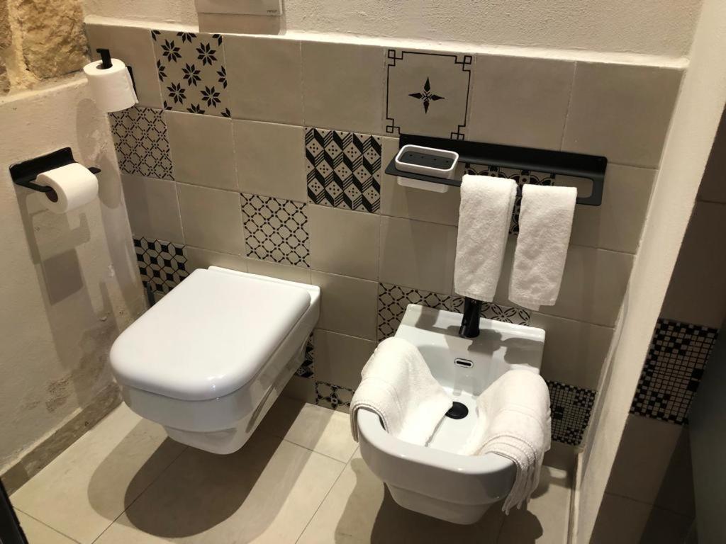 Double Room with Private Bathroom photo 3