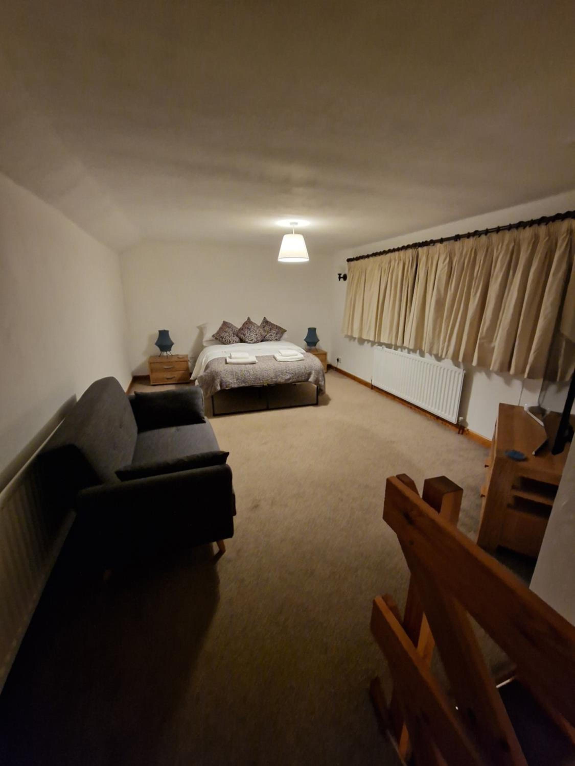 One-Bedroom Apartment photo 1