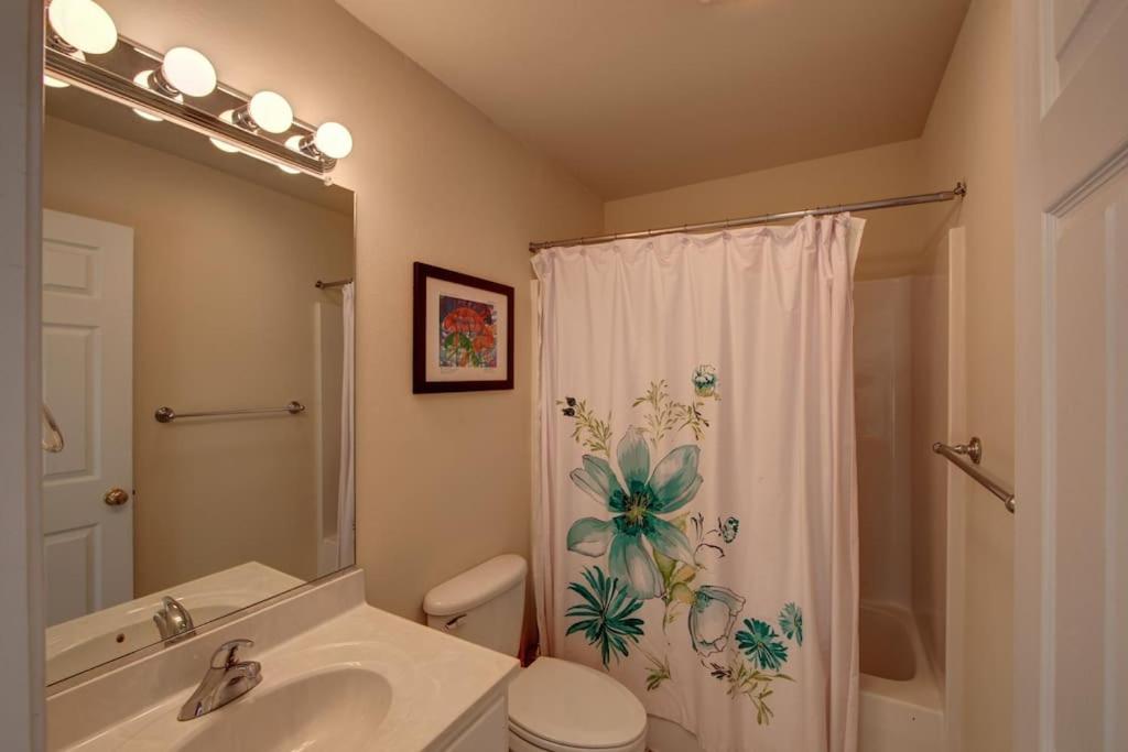Seven-Bedroom House photo 2