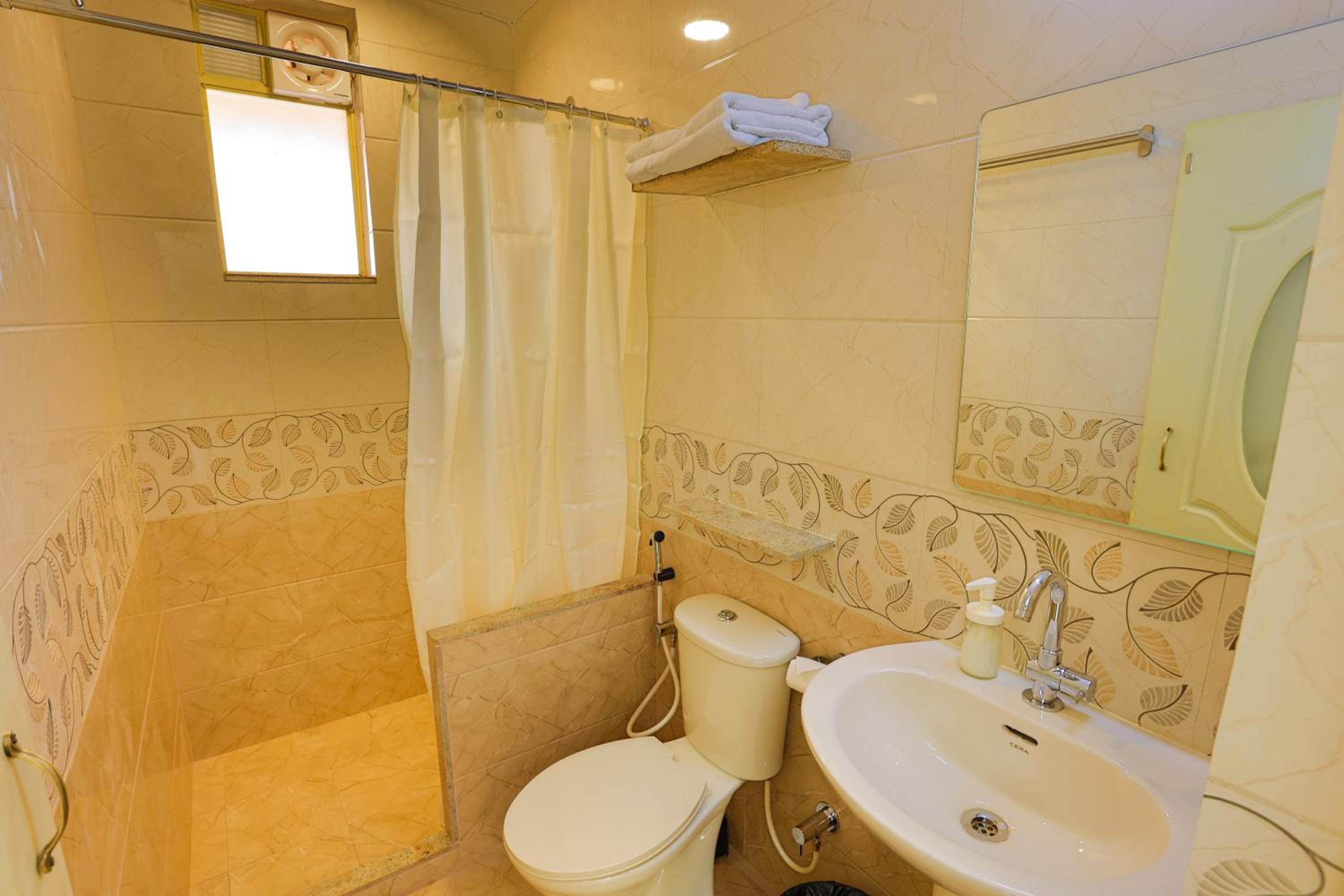 Deluxe Room with Meadow View - Photo 4