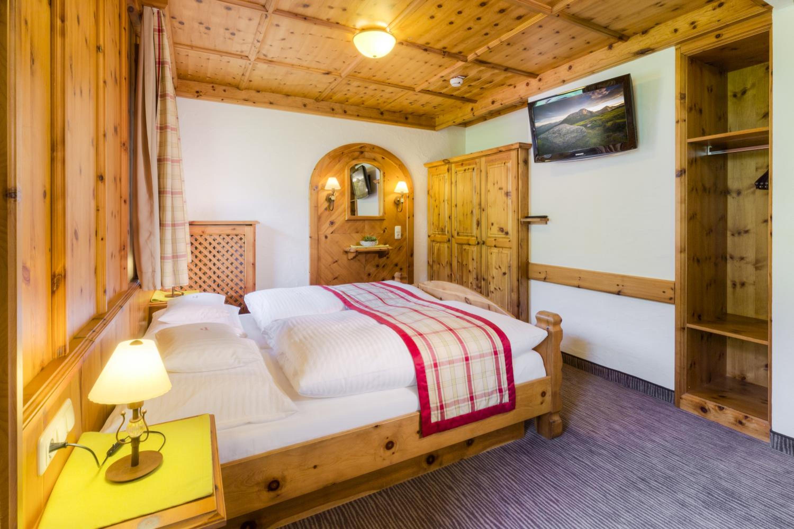 Comfort Double Room with Balcony and Mountain View photo 2