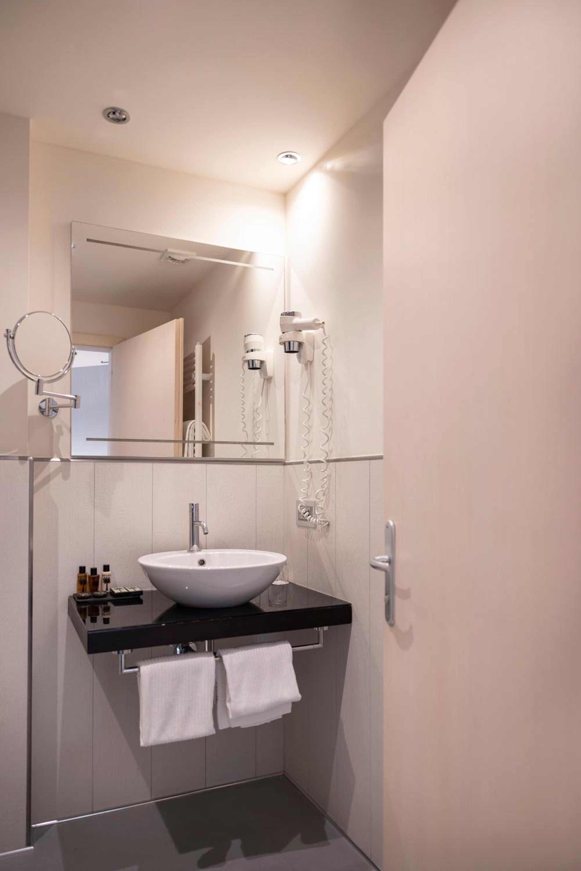 Superior Double or Twin Room - Photo 10