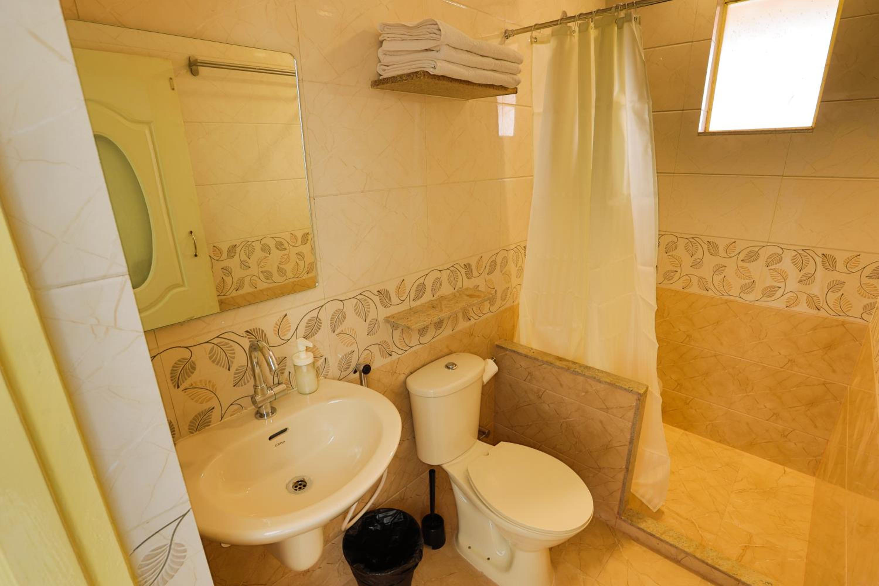Deluxe Room with Meadow View - Photo 3