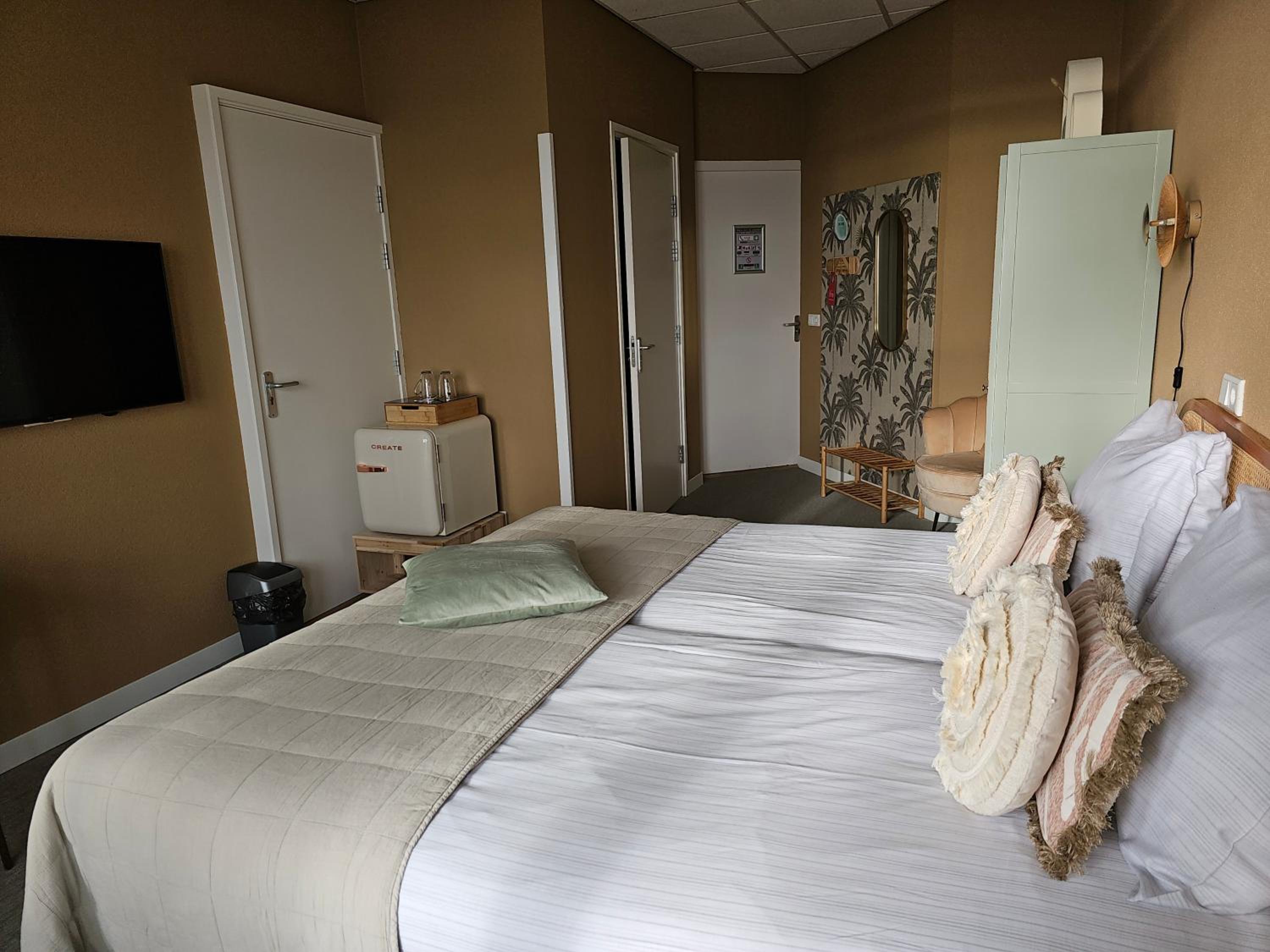 Deluxe Sea Side Loggia and Elevator Access Twin Room - Photo 4
