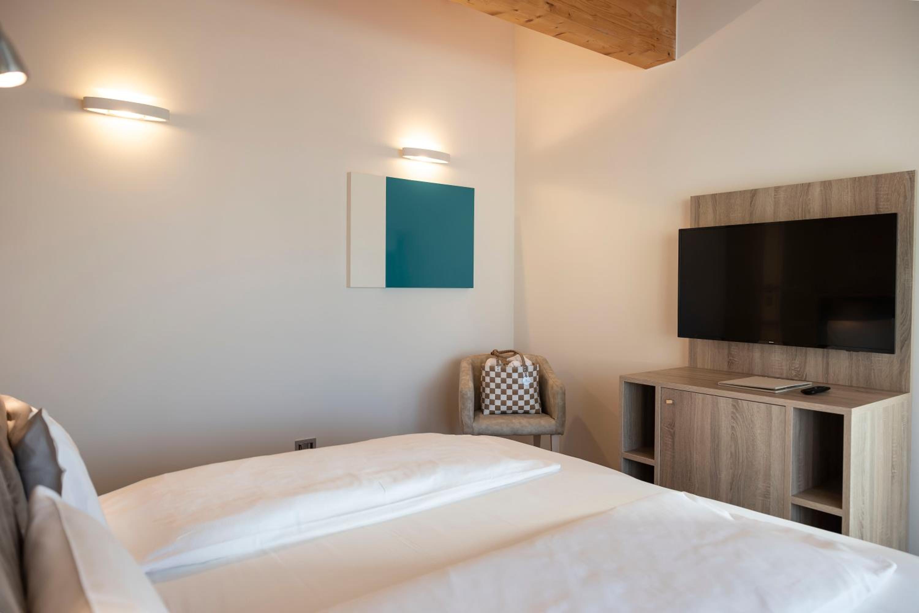 Standard Double or Twin Room - Photo 6