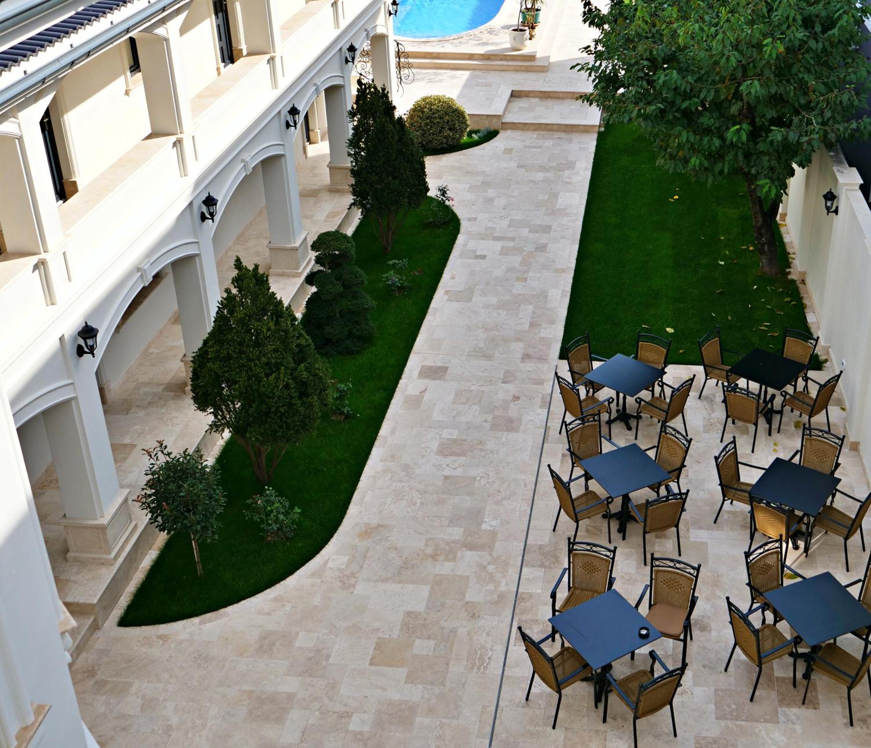 Apartment with Garden View - Photo 3