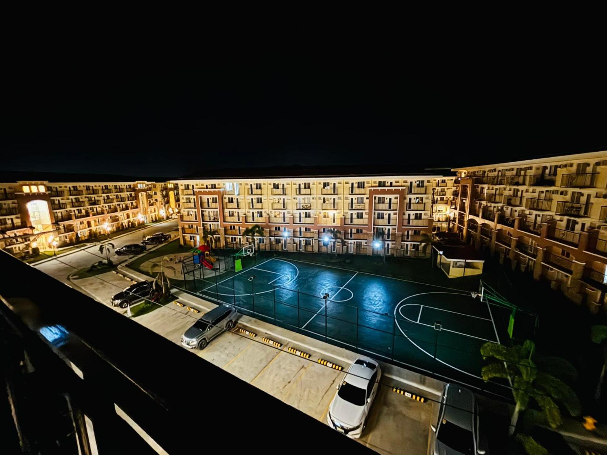 Apartment with Balcony photo 3