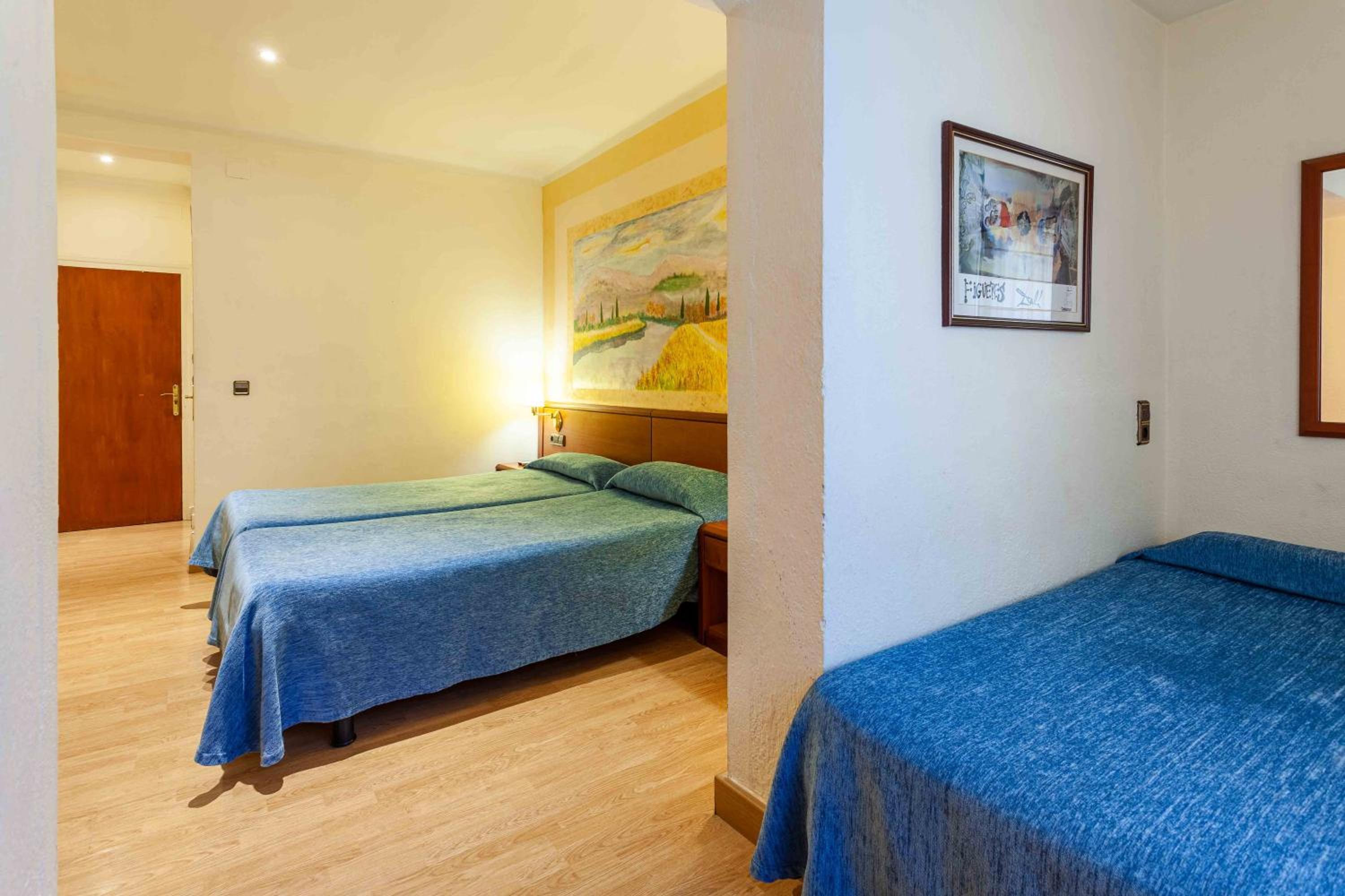 Standard Triple Room photo 2