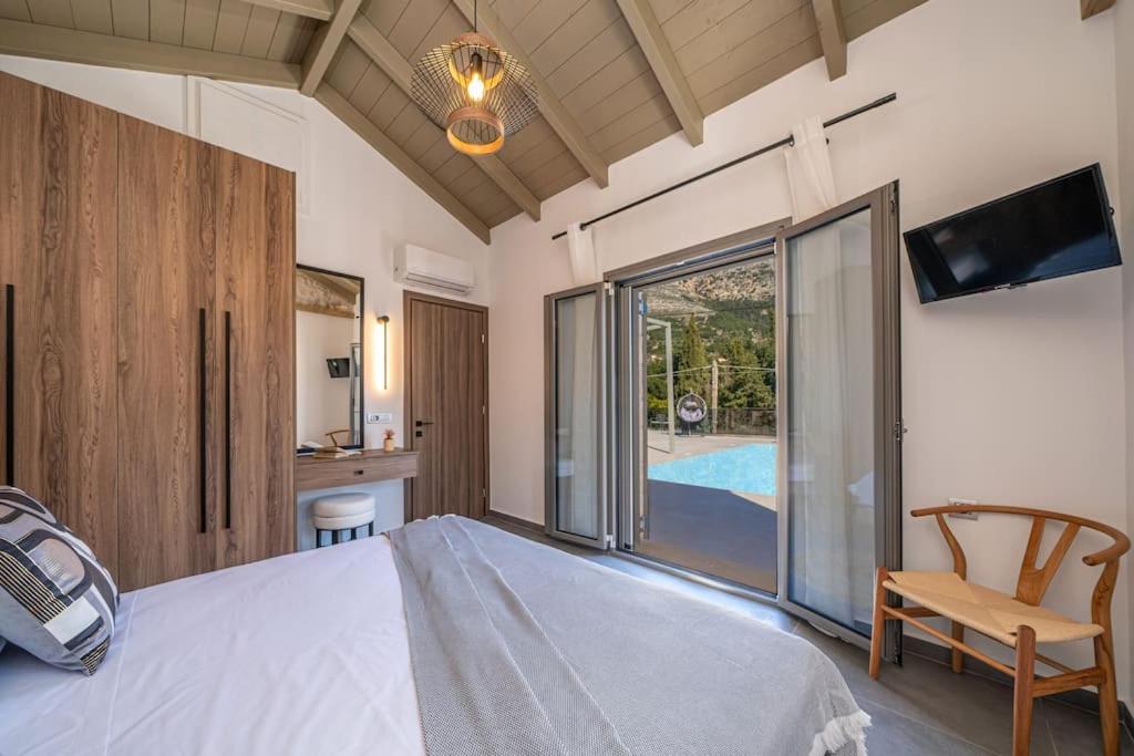 Villa com Piscina Privada