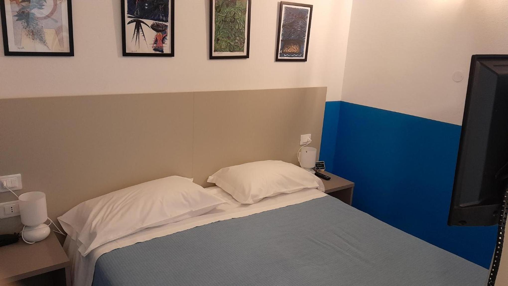 Economy Double Room - Retro Hotel photo 2