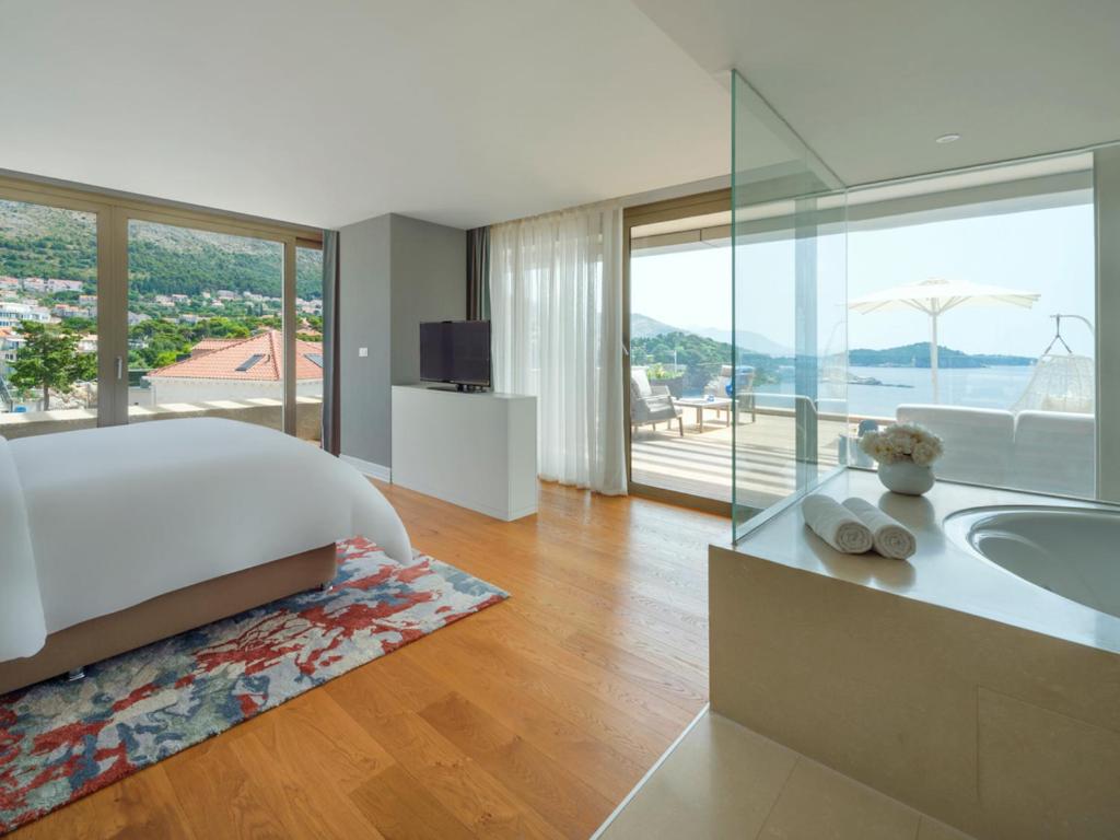 Executive Suite with Balcony and Sea View