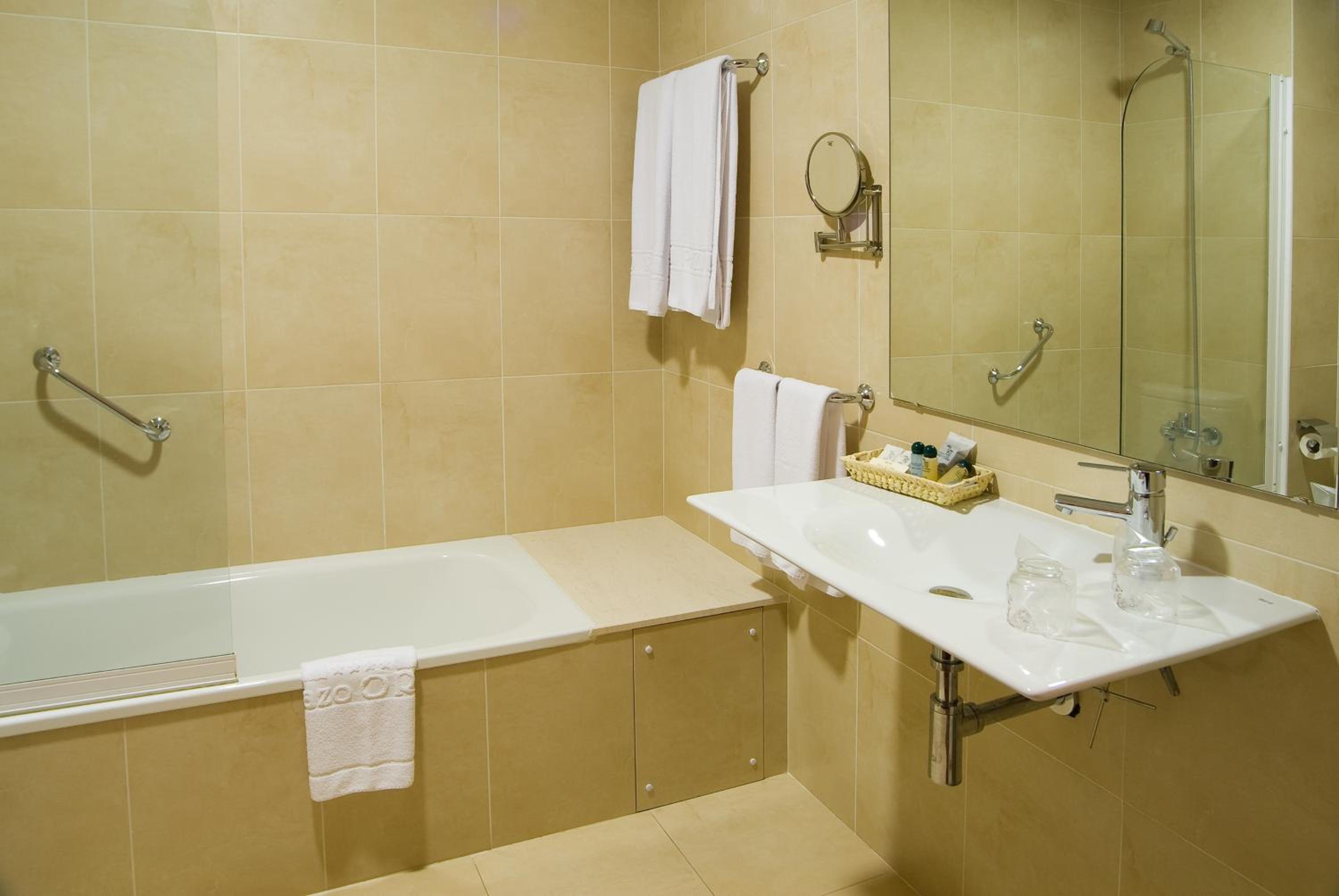 Double Room with Extra Bed (2 Adults + 1 Child) photo 2