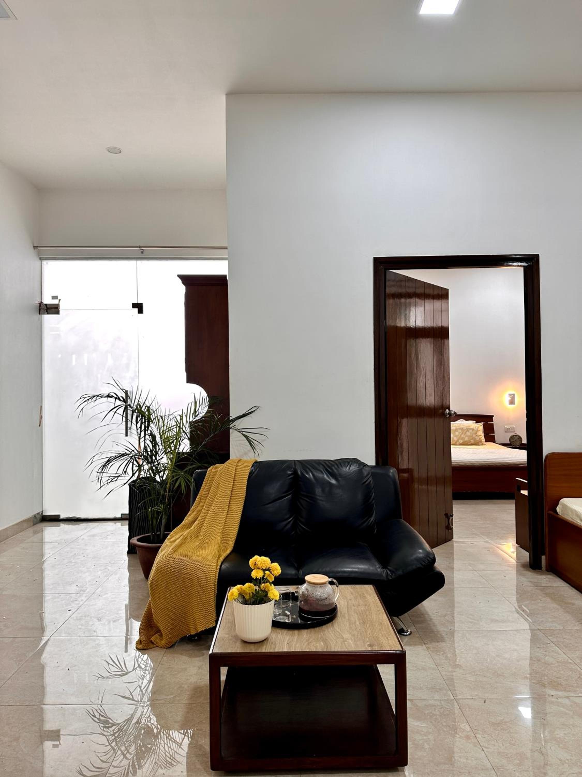 One-Bedroom Apartment photo 1