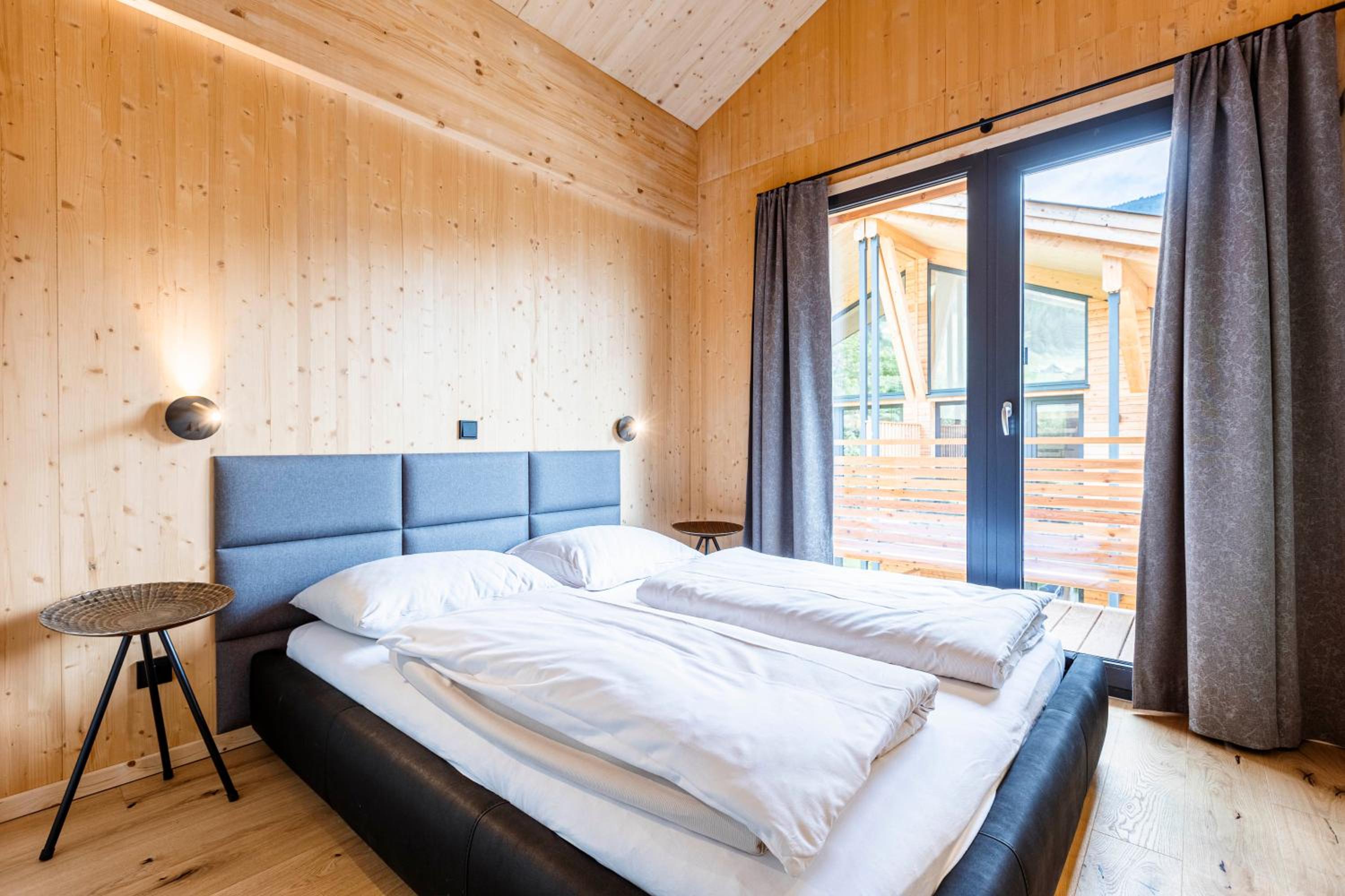 Penthouse 1b with Sauna & Outdoor Bathtub