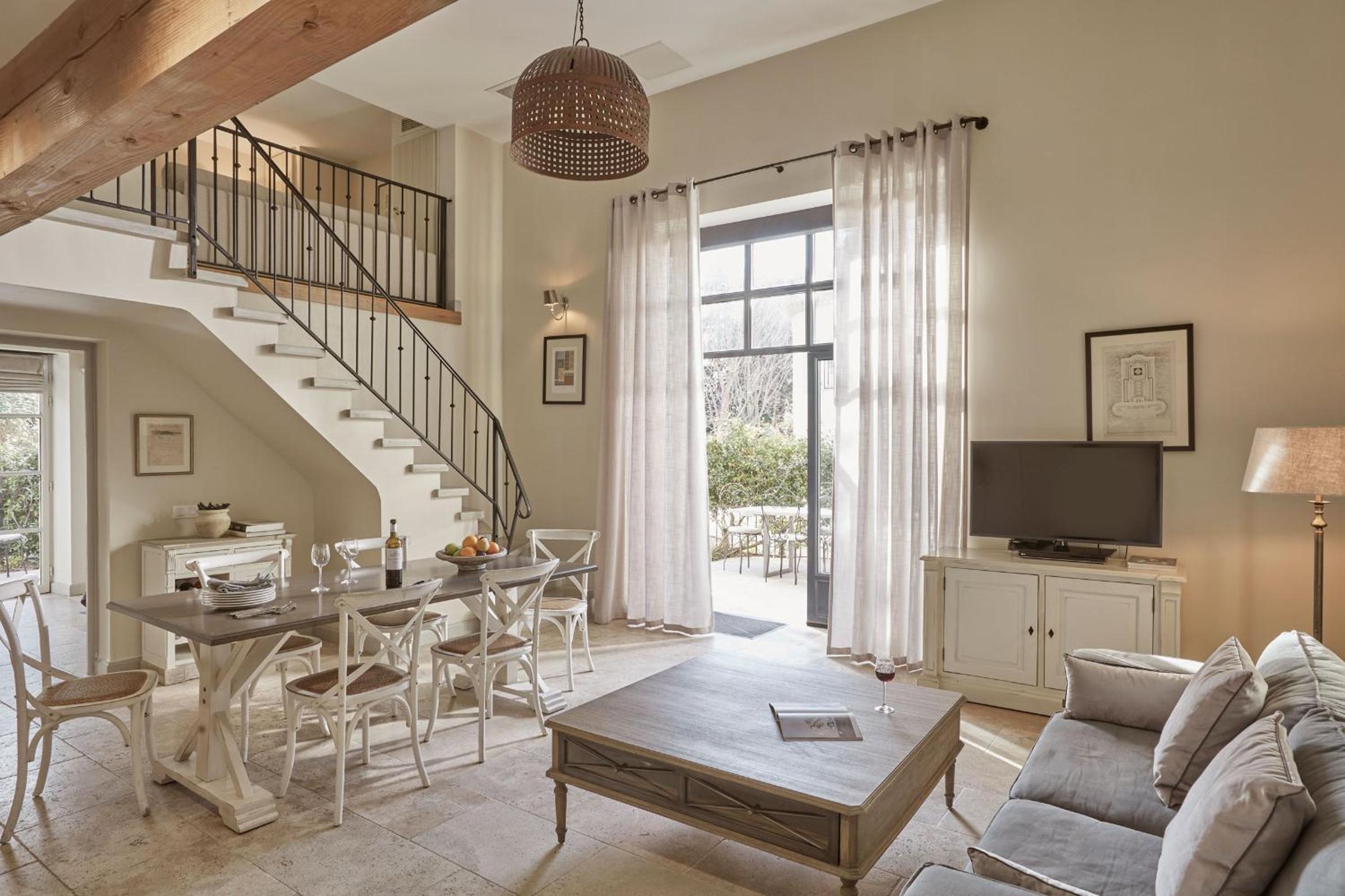 Three-Bedroom Villa photo 1