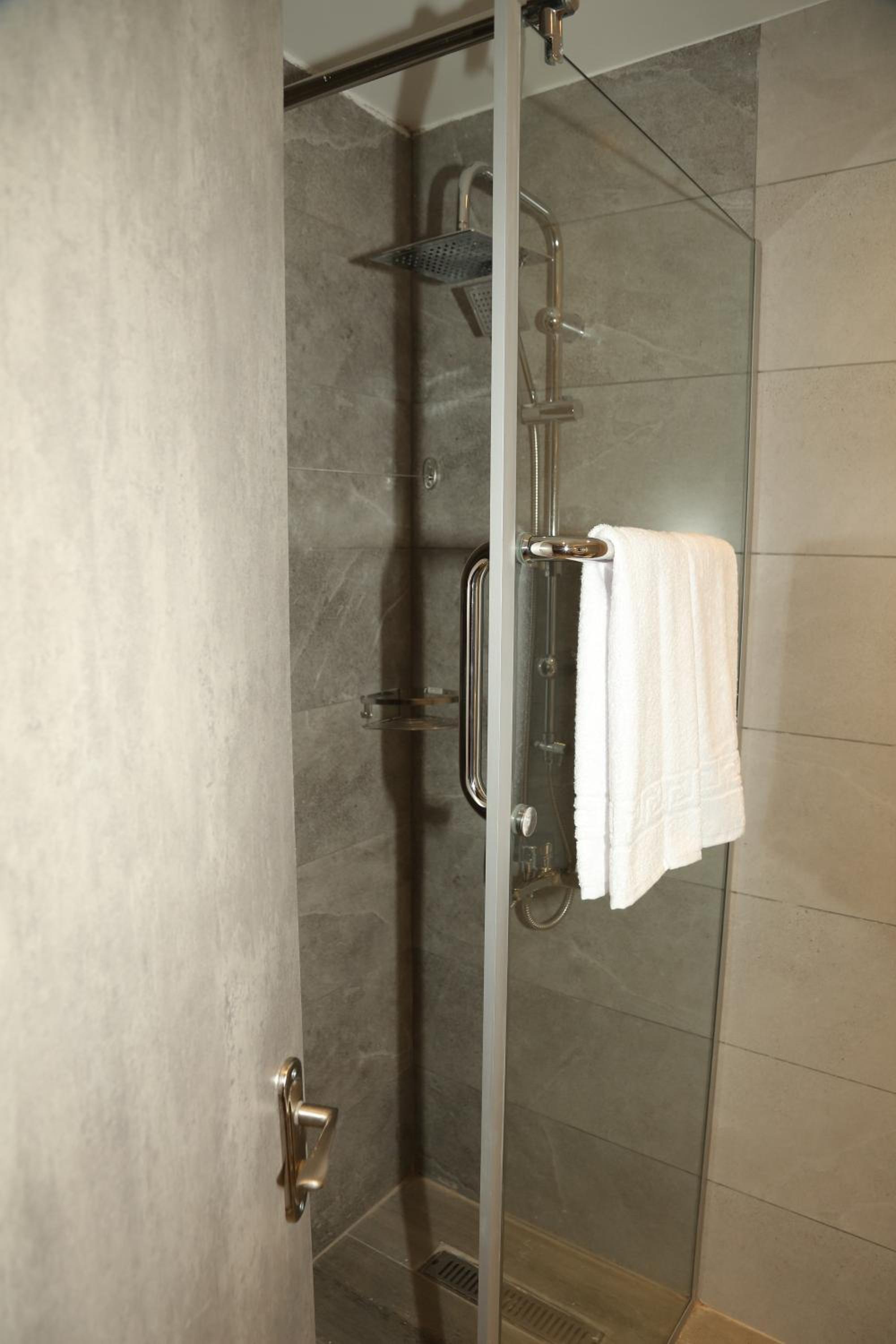 Deluxe King Room - Photo 5