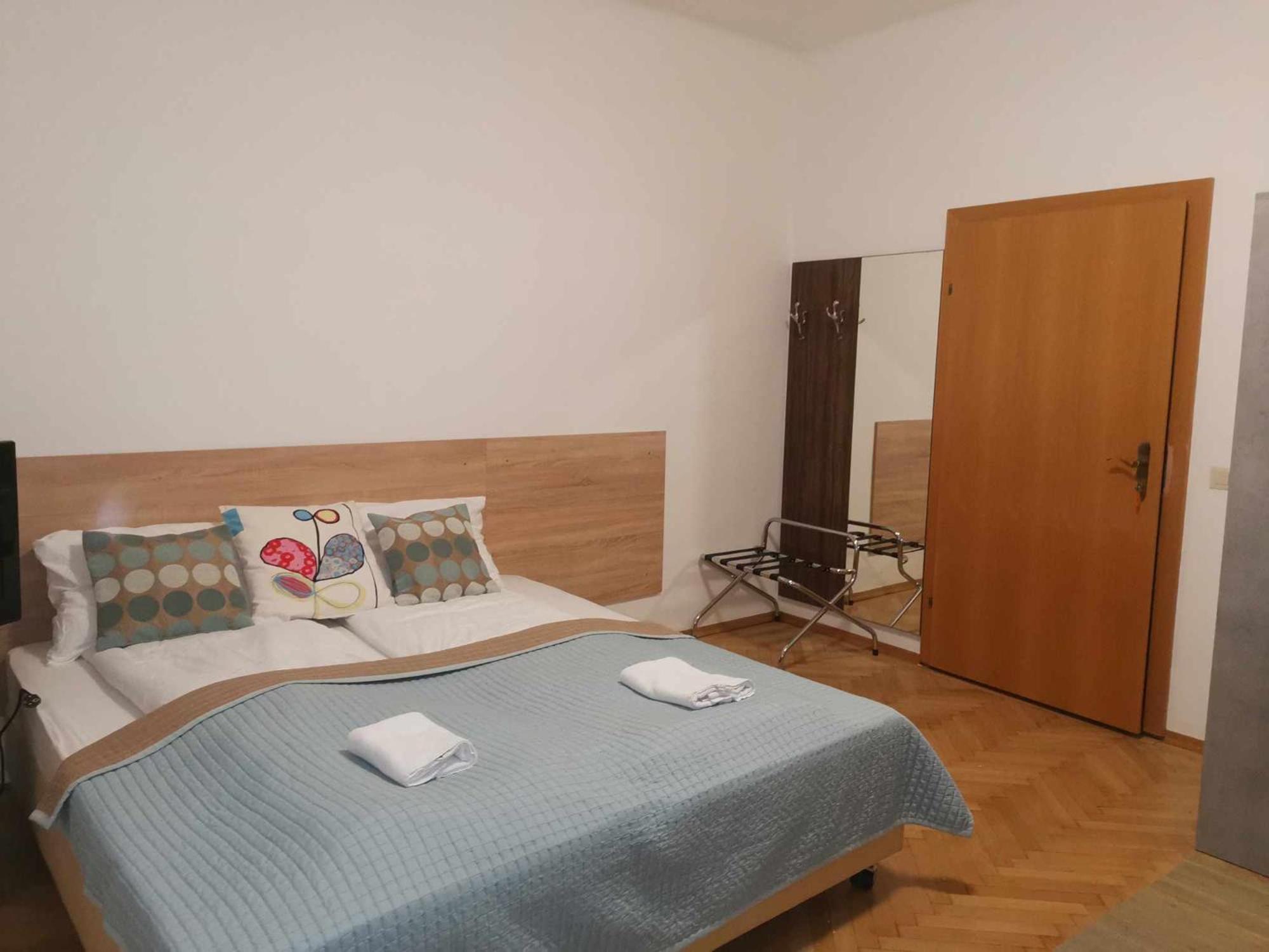 Standard Twin Room with Mountain View