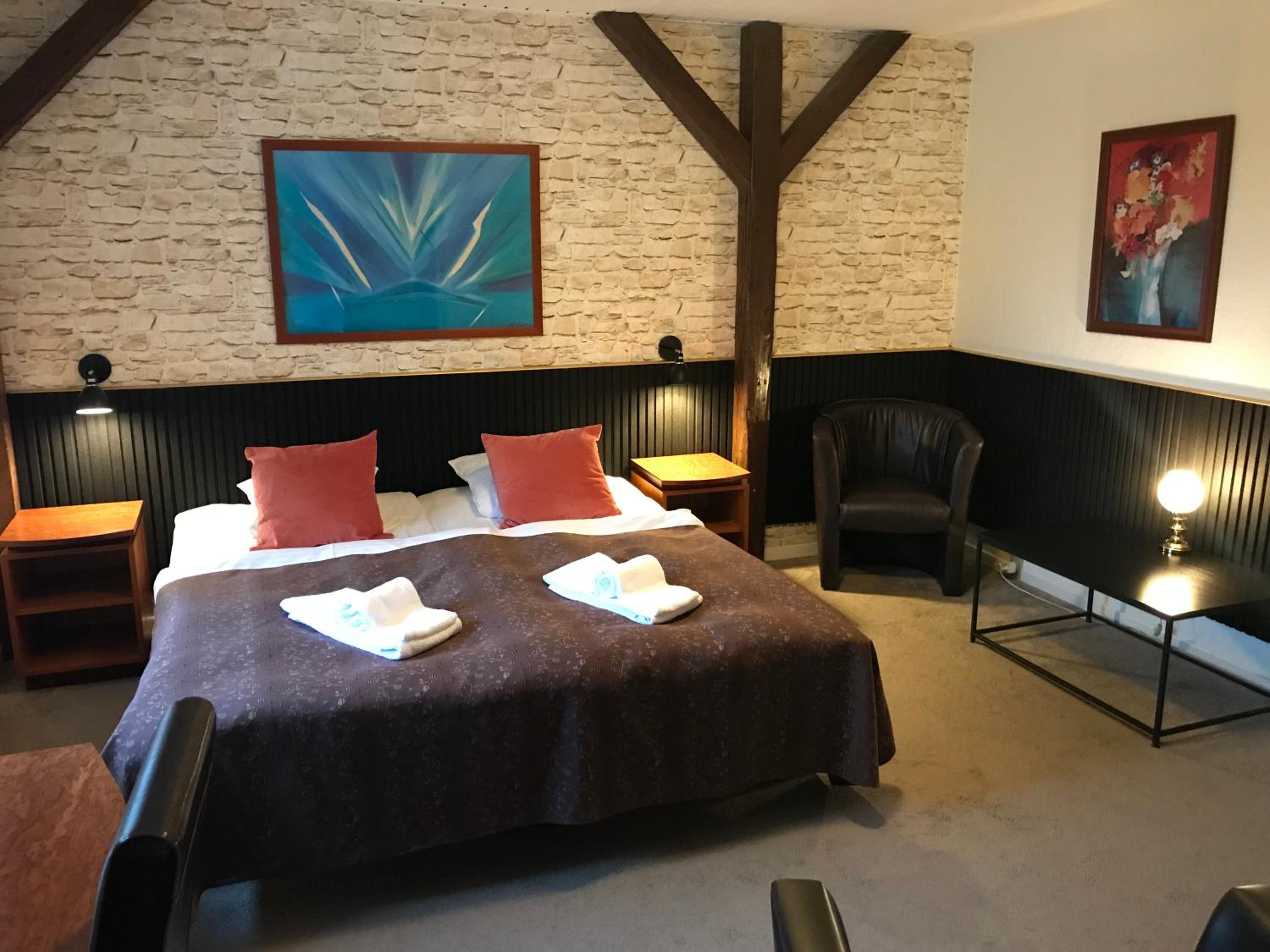 Double or Twin Room - Photo 2