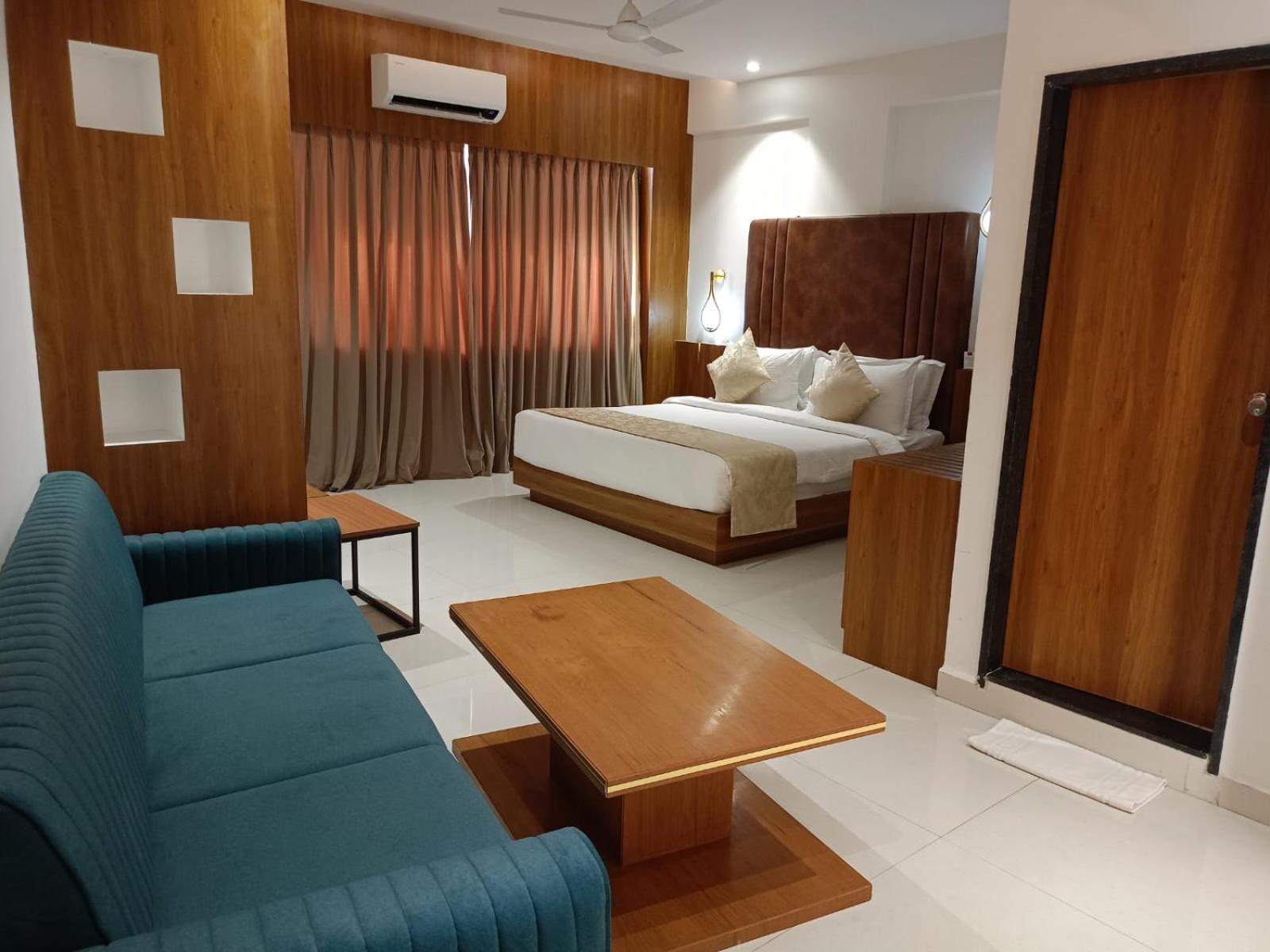 Executive Suite - Photo 4