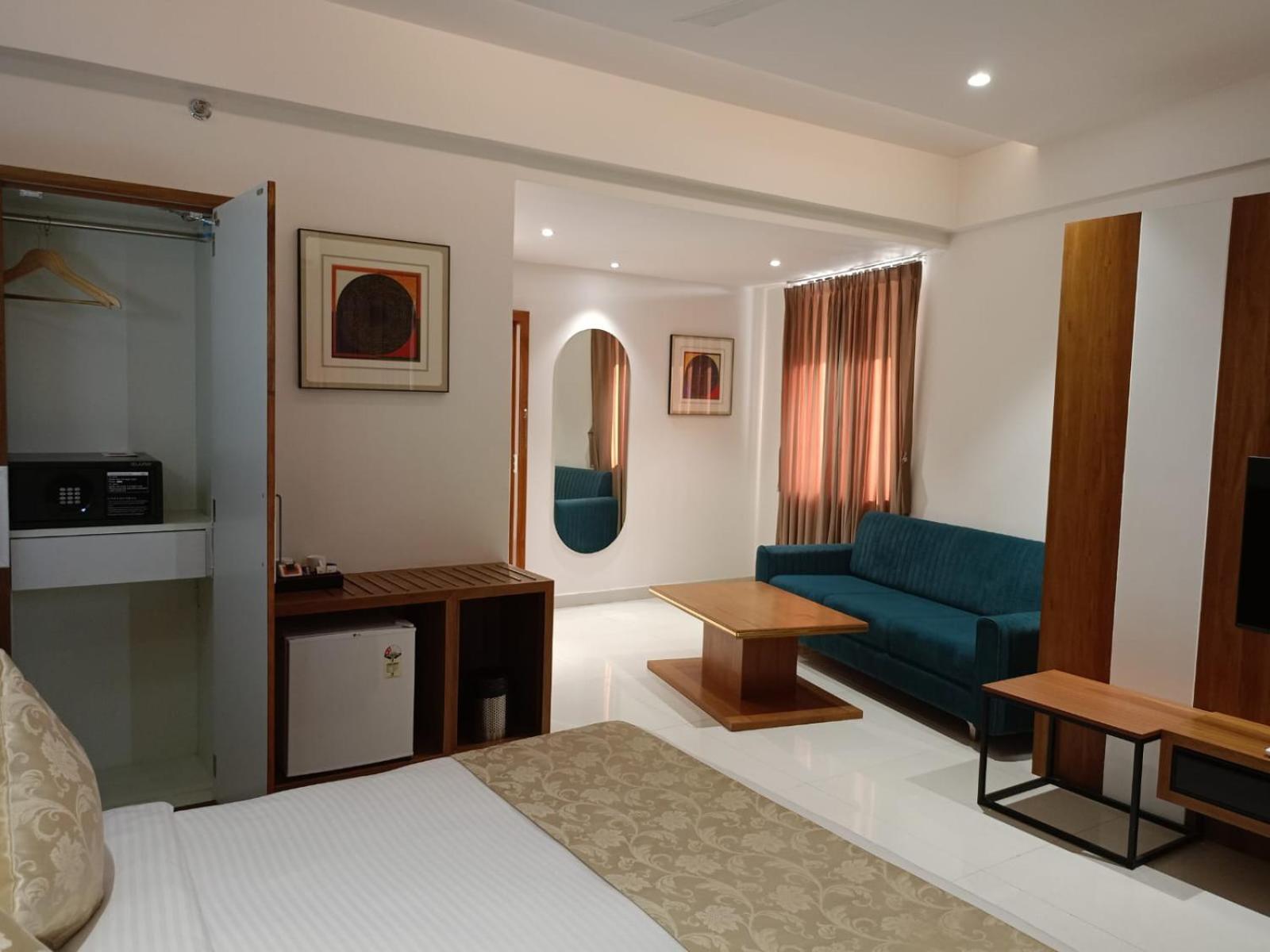 Executive Suite - Photo 3