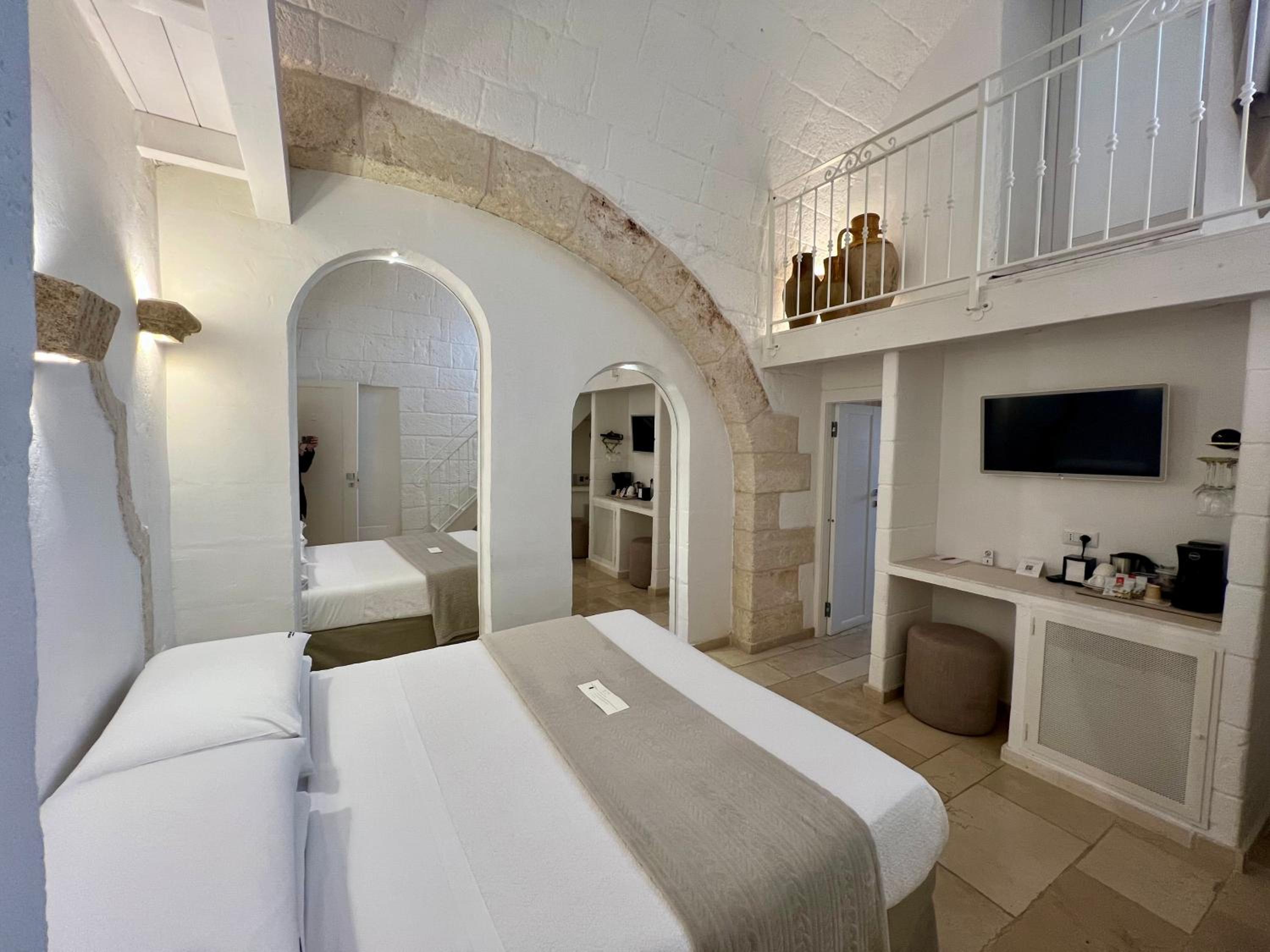 Double Room - Photo 6