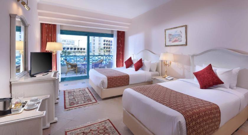 Double Room With Pool View photo 1