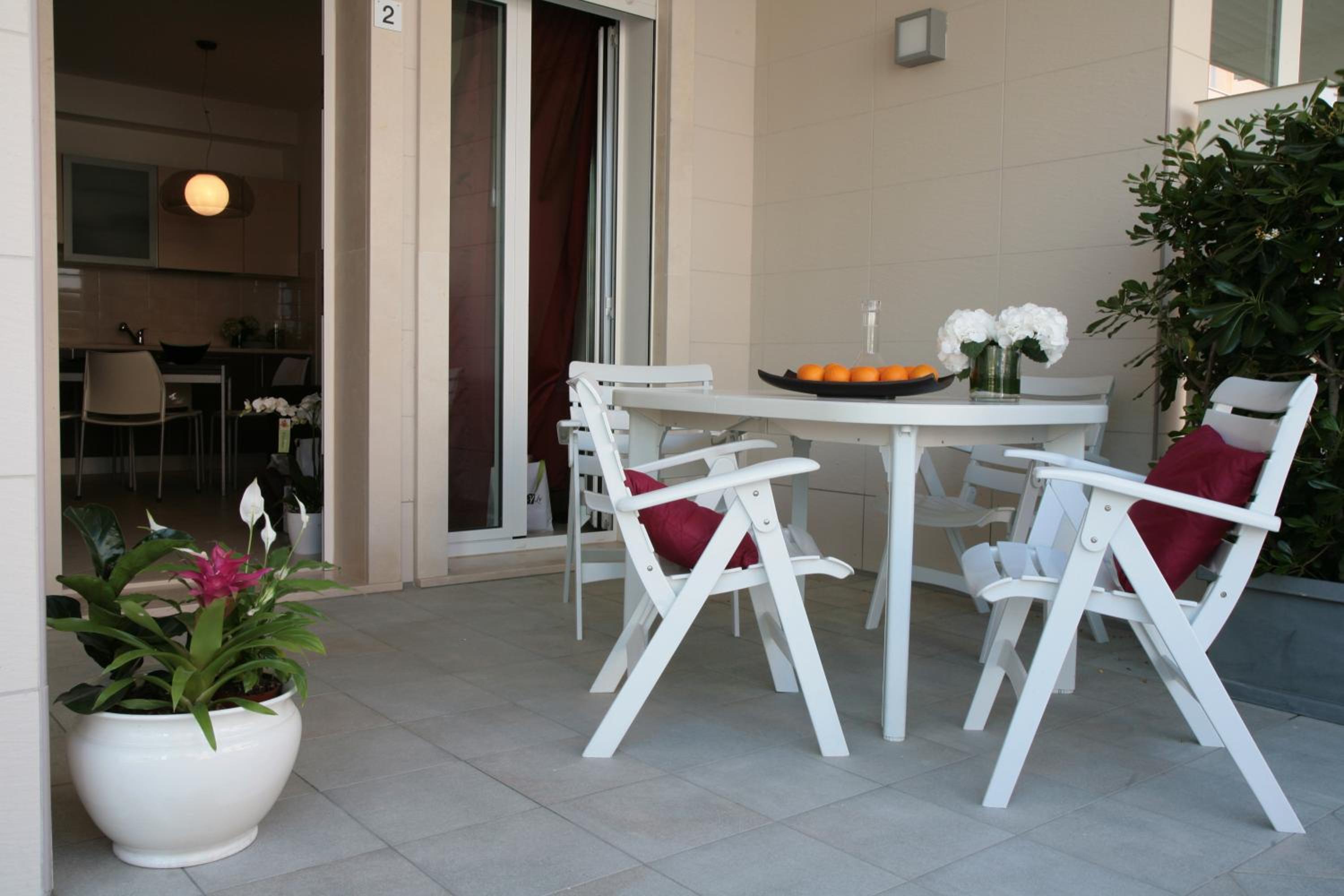 Two-Bedroom Apartment with Garden photo 3