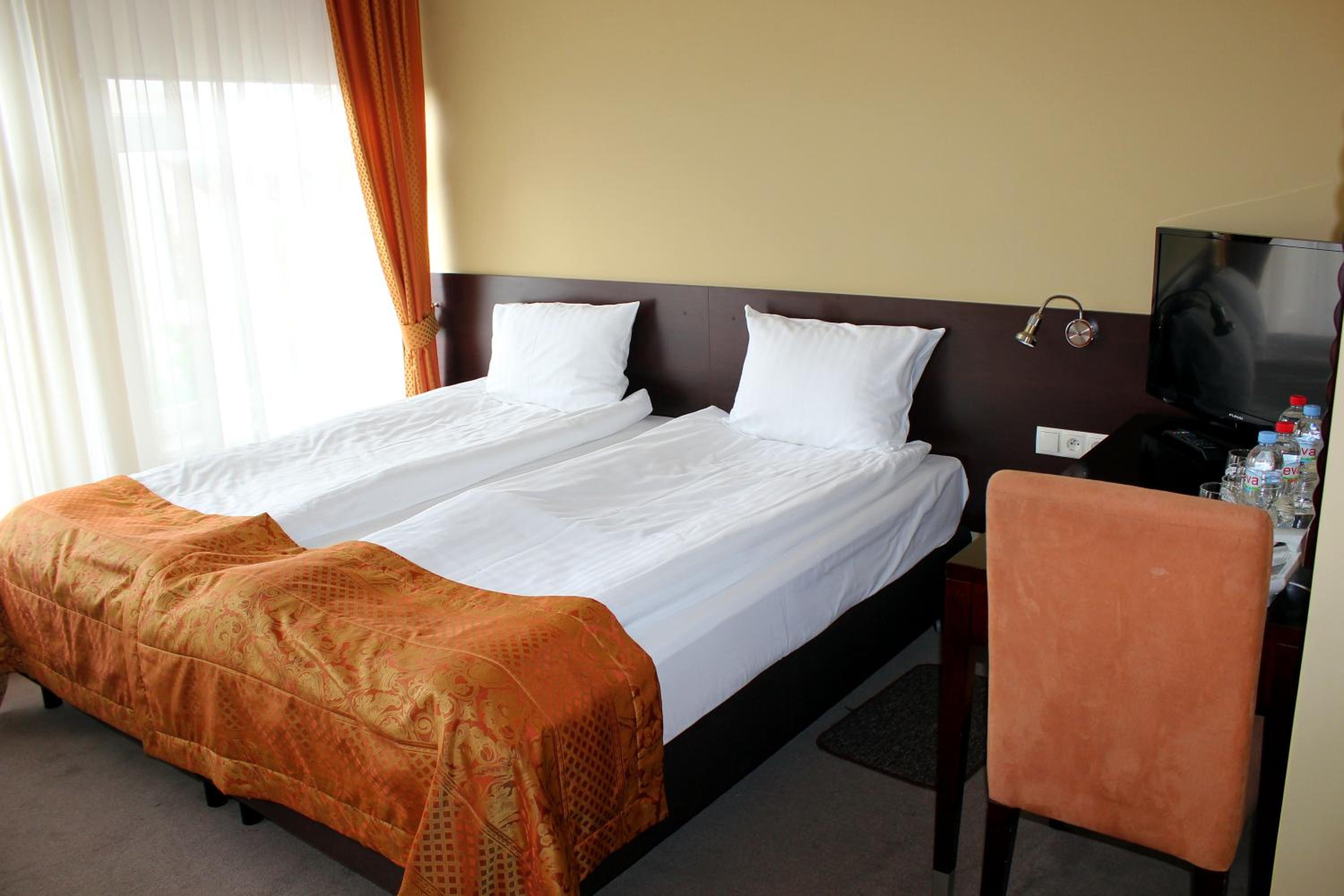 Double or Twin Room photo 3