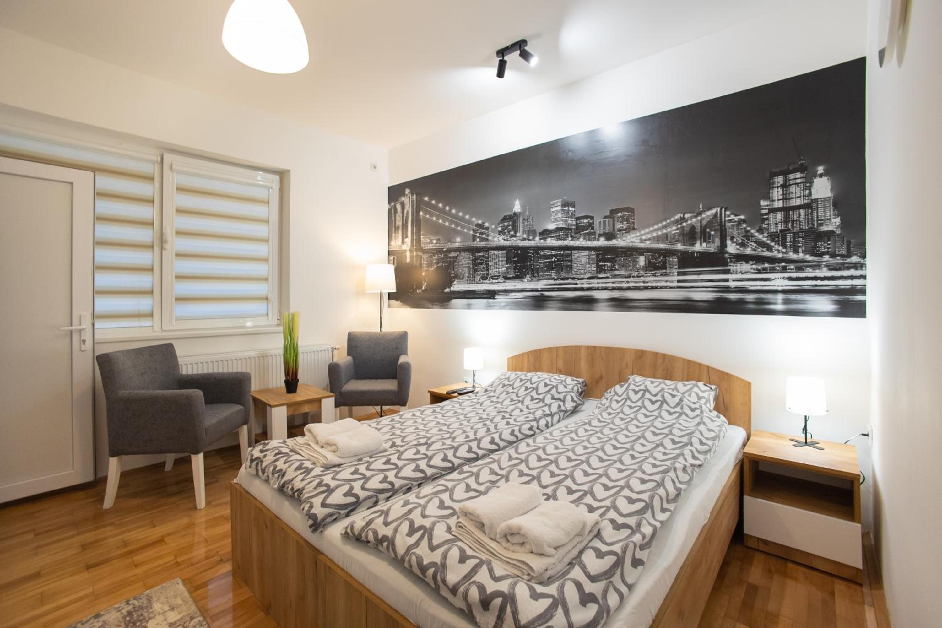 One-Bedroom Apartment photo 1