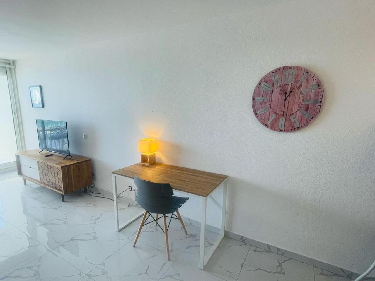 One-Bedroom Apartment photo 3
