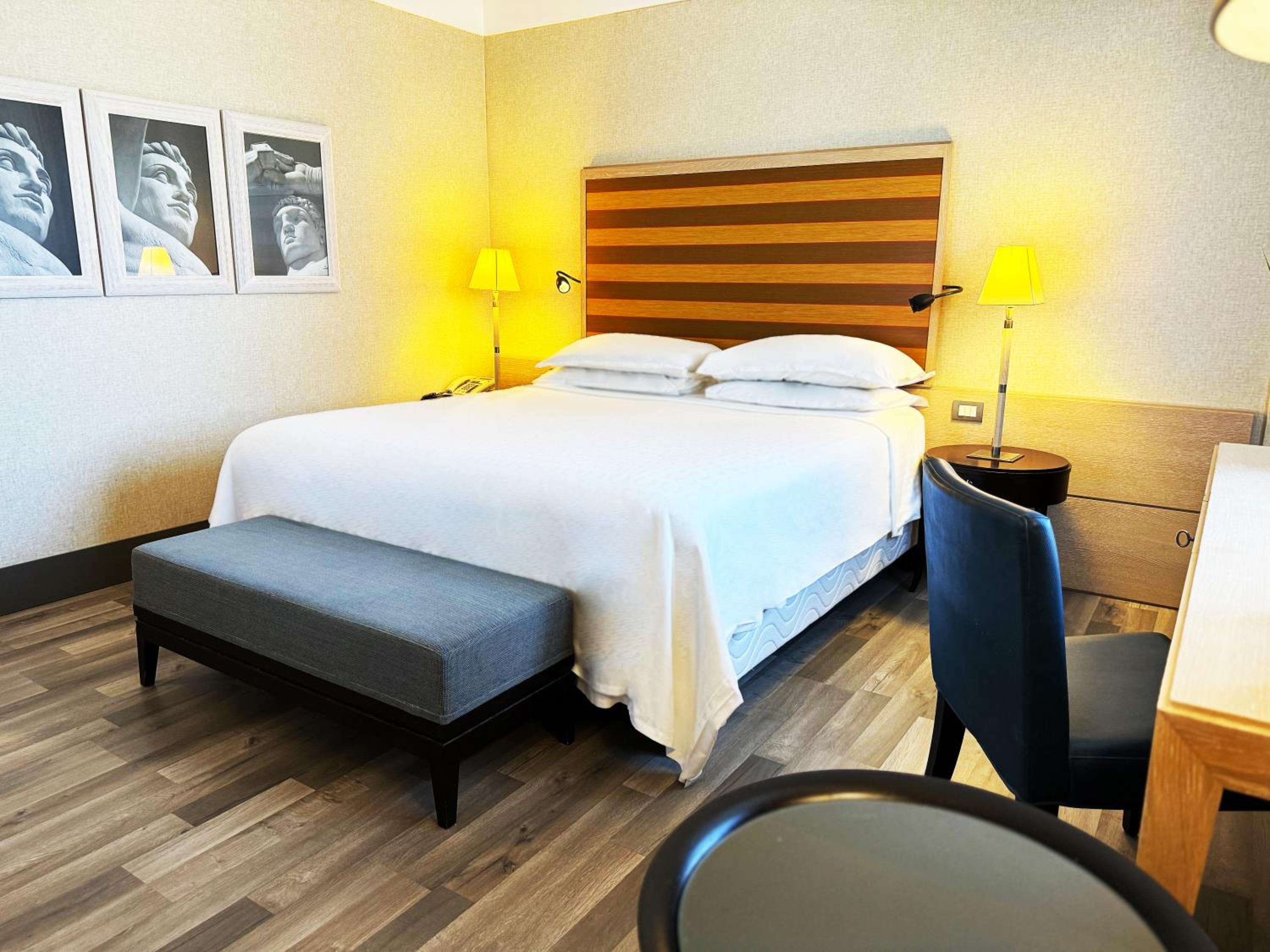 Deluxe King Room