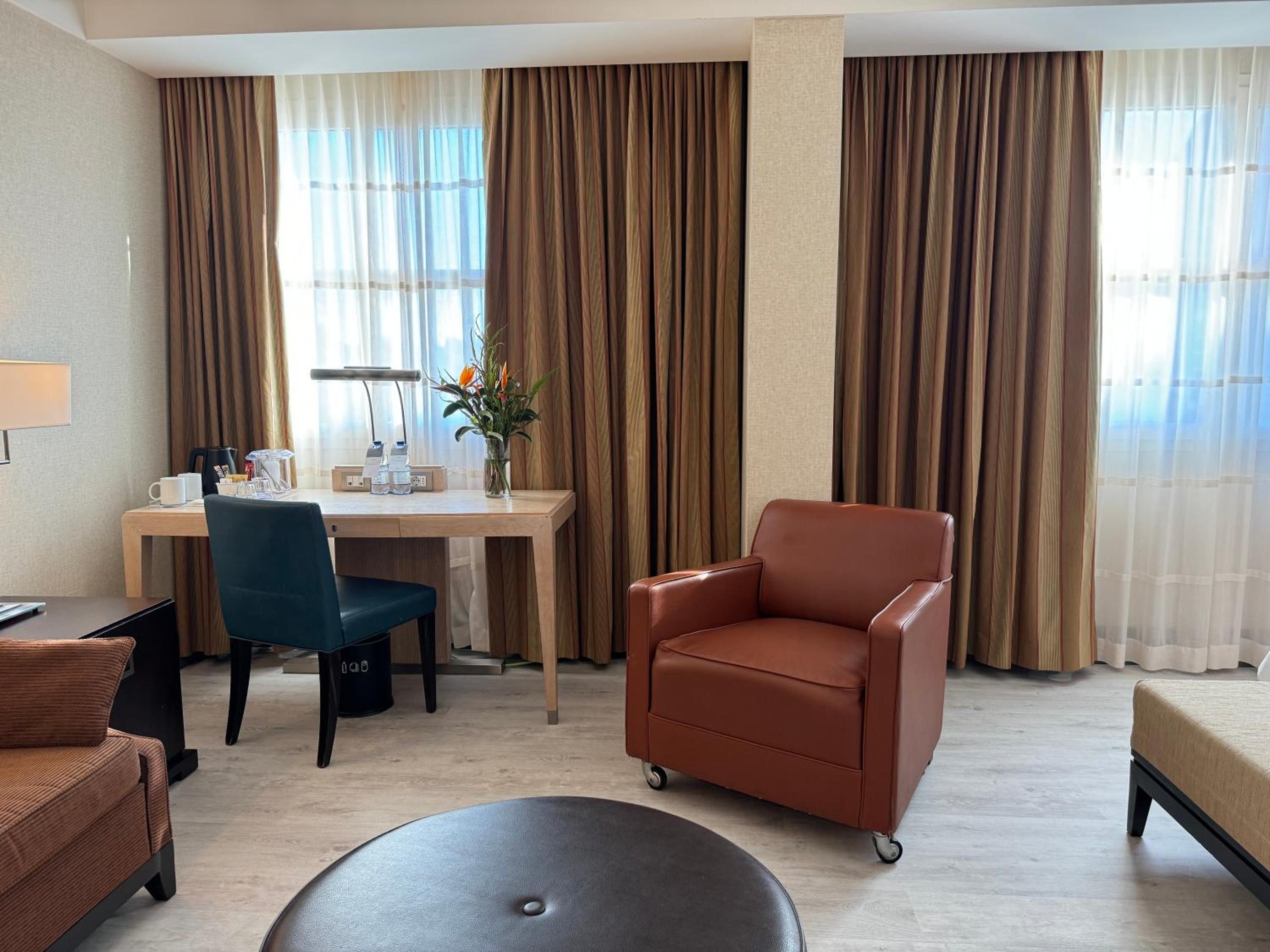 One-Bedroom Senior Executive King Suite with Garden View thumbnail 6