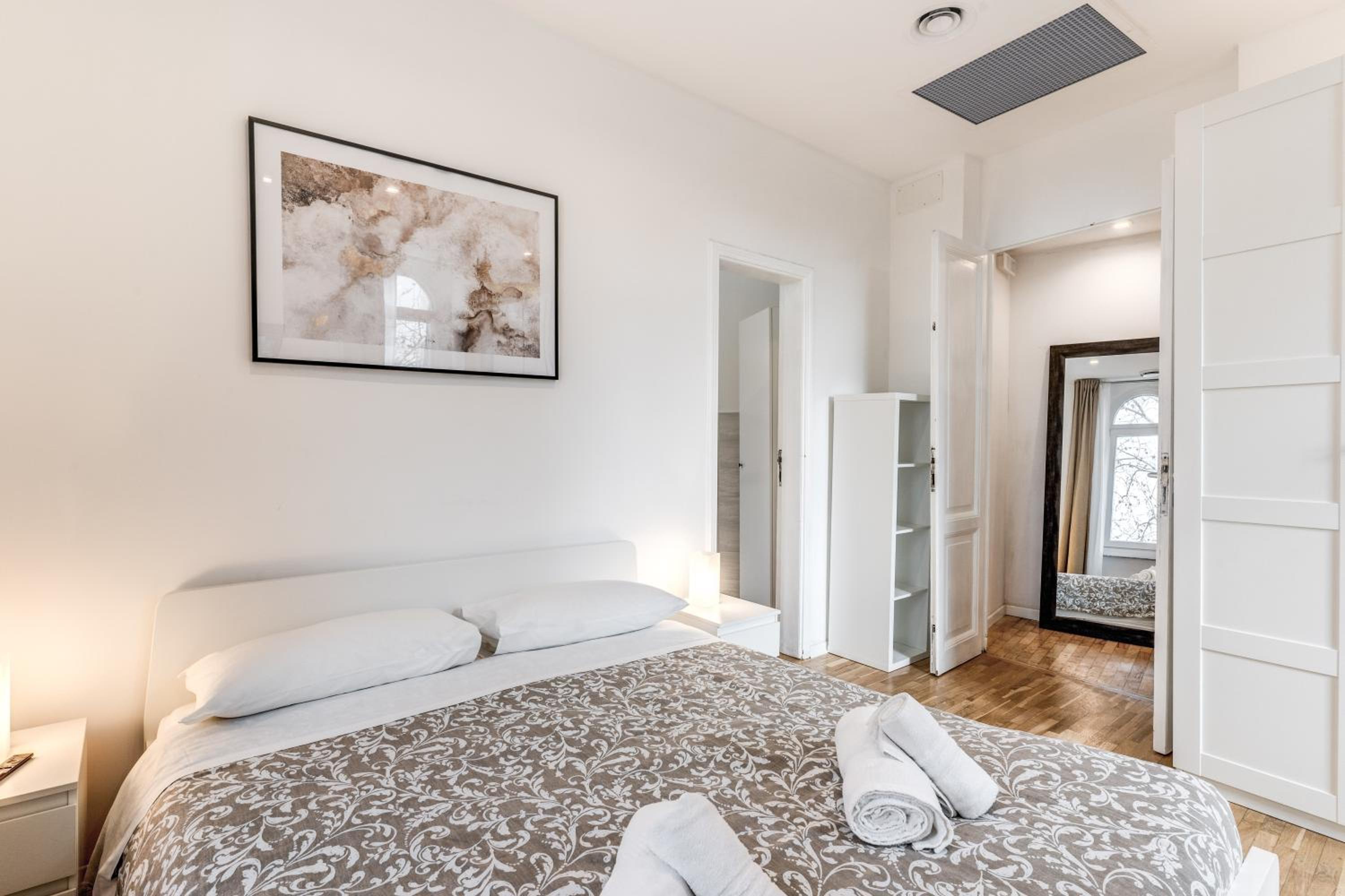 Apartment - Split Level photo 3