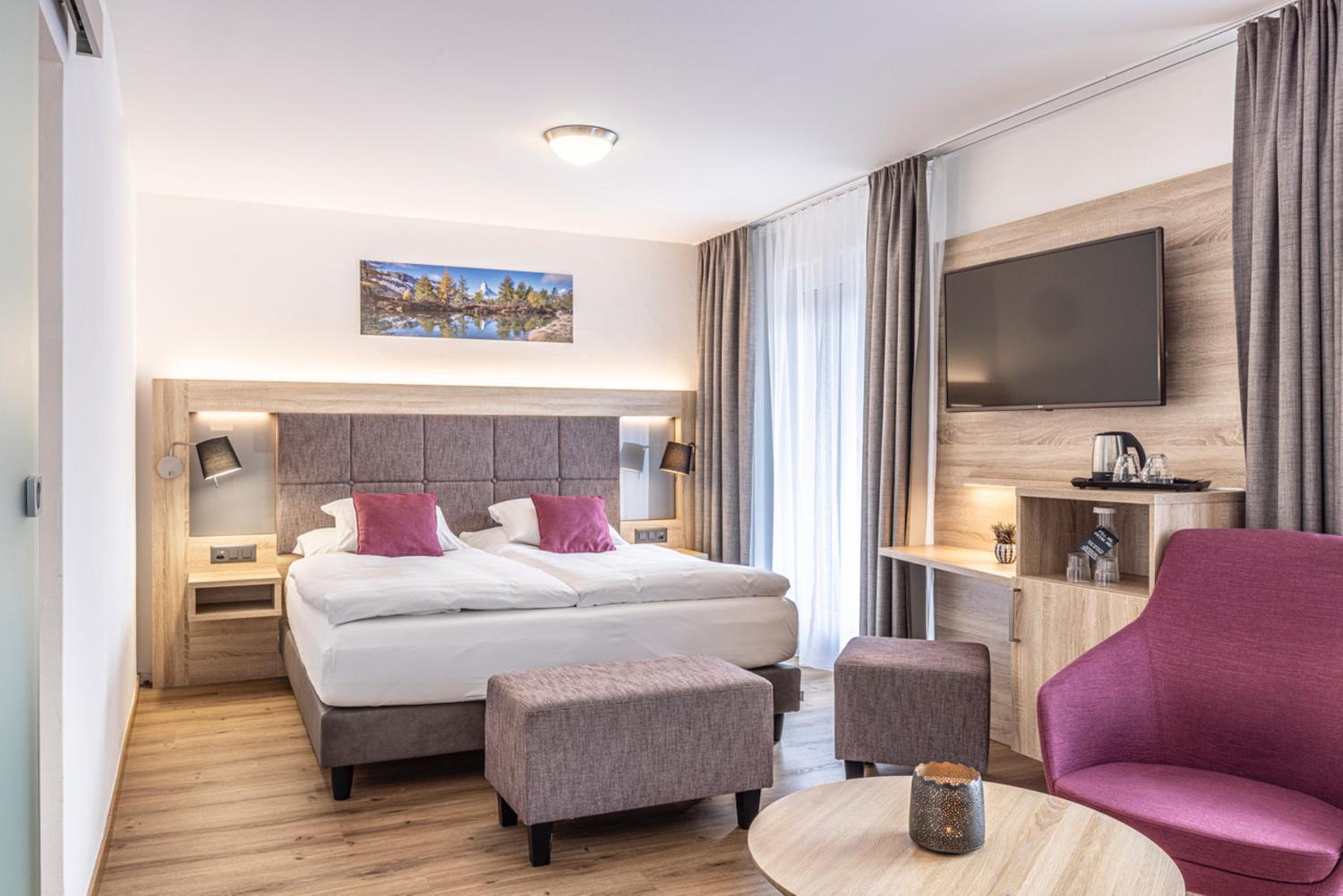 Superior Double Room with Matterhorn view - Photo 4