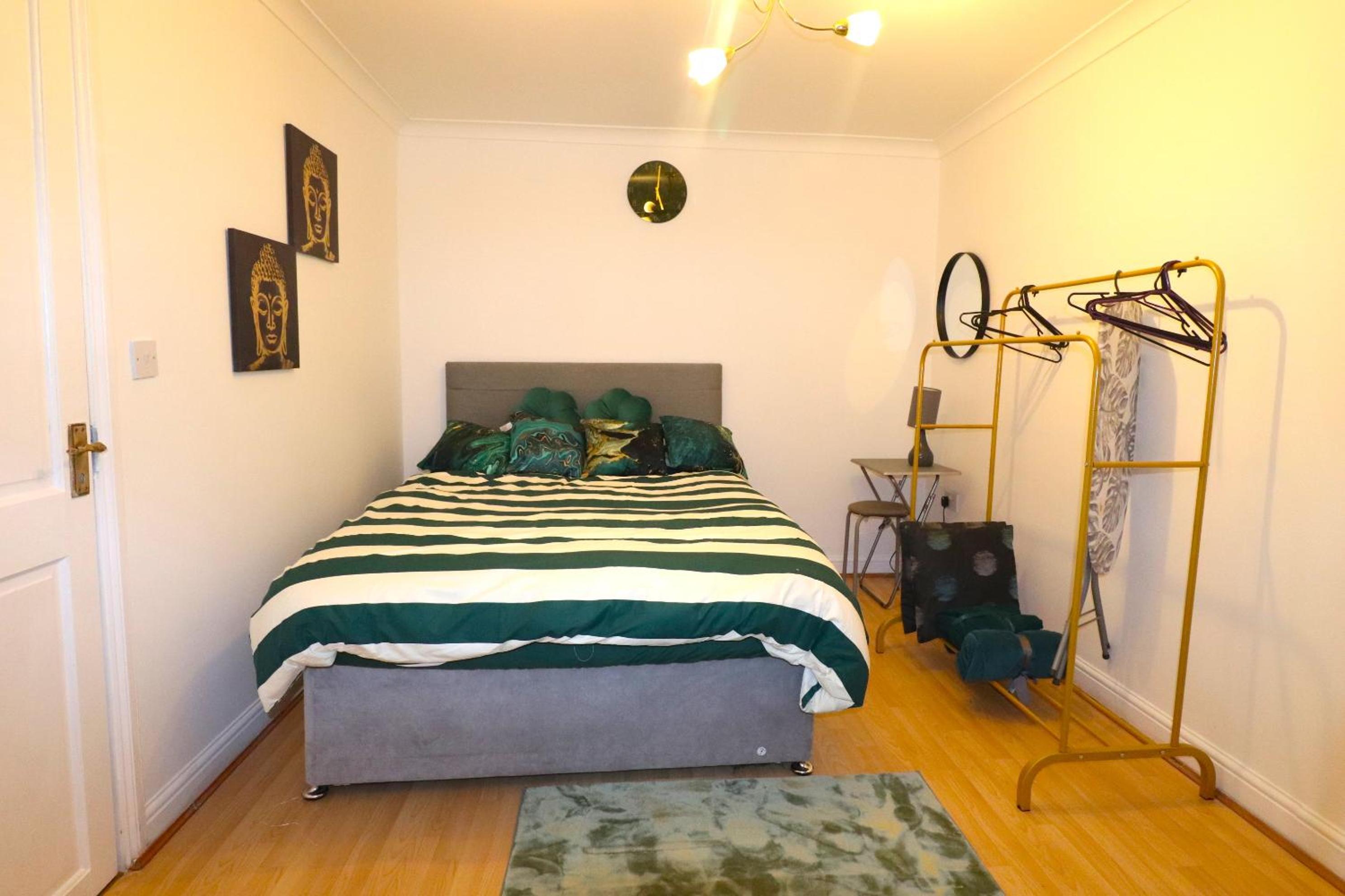 One-Bedroom Apartment photo 2