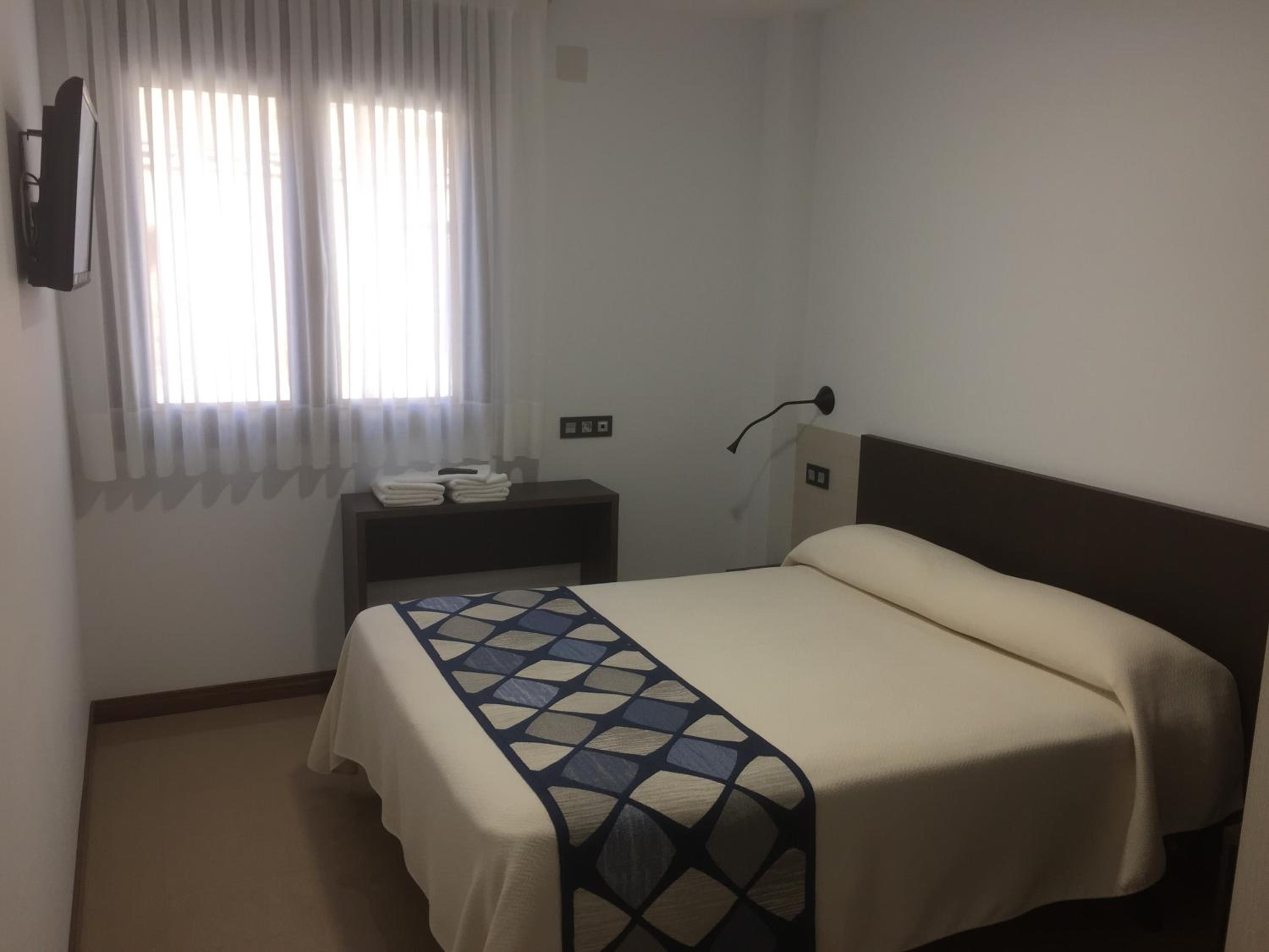 Double or Twin Room - Photo 6