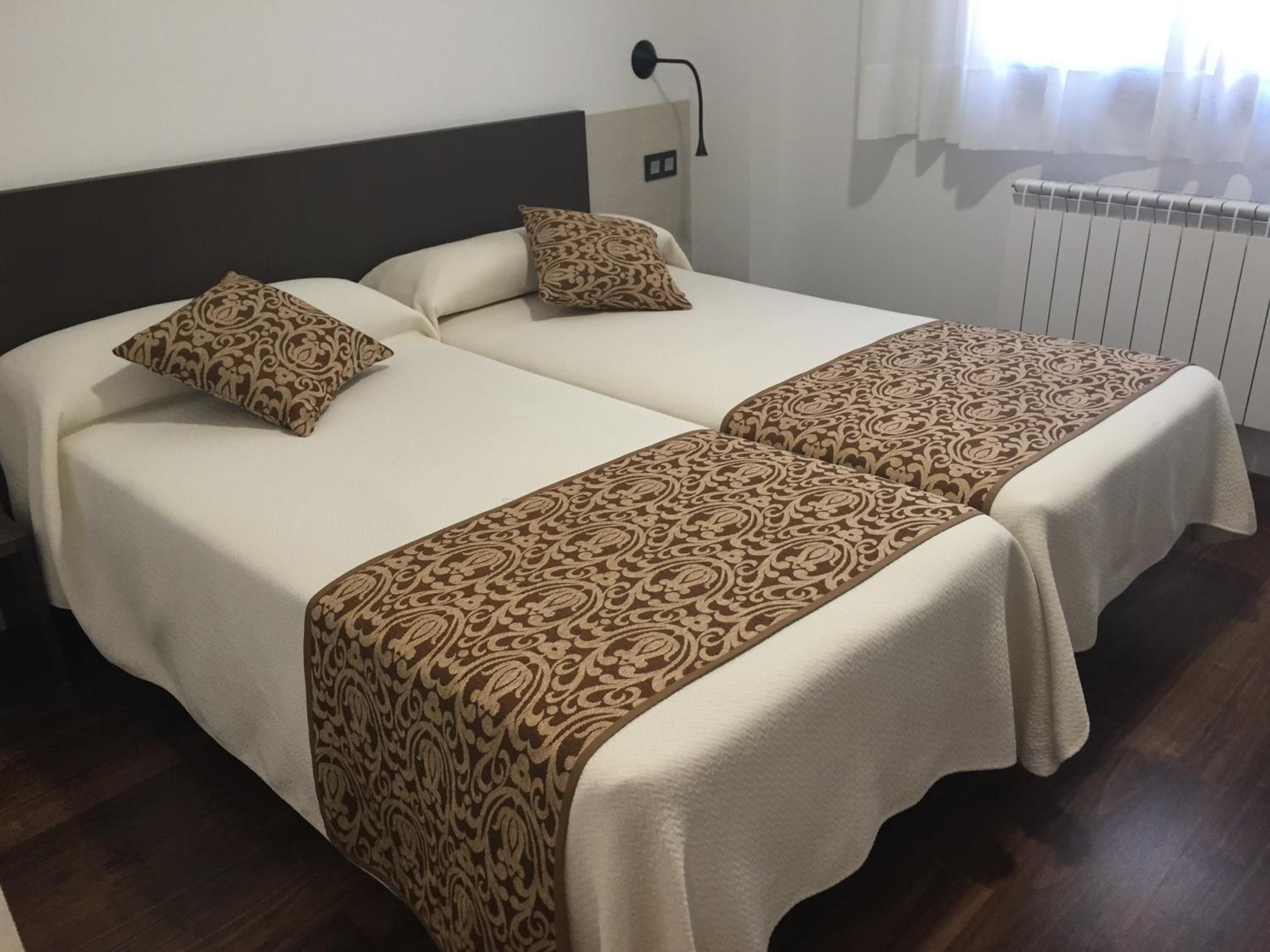 Double or Twin Room - Photo 13