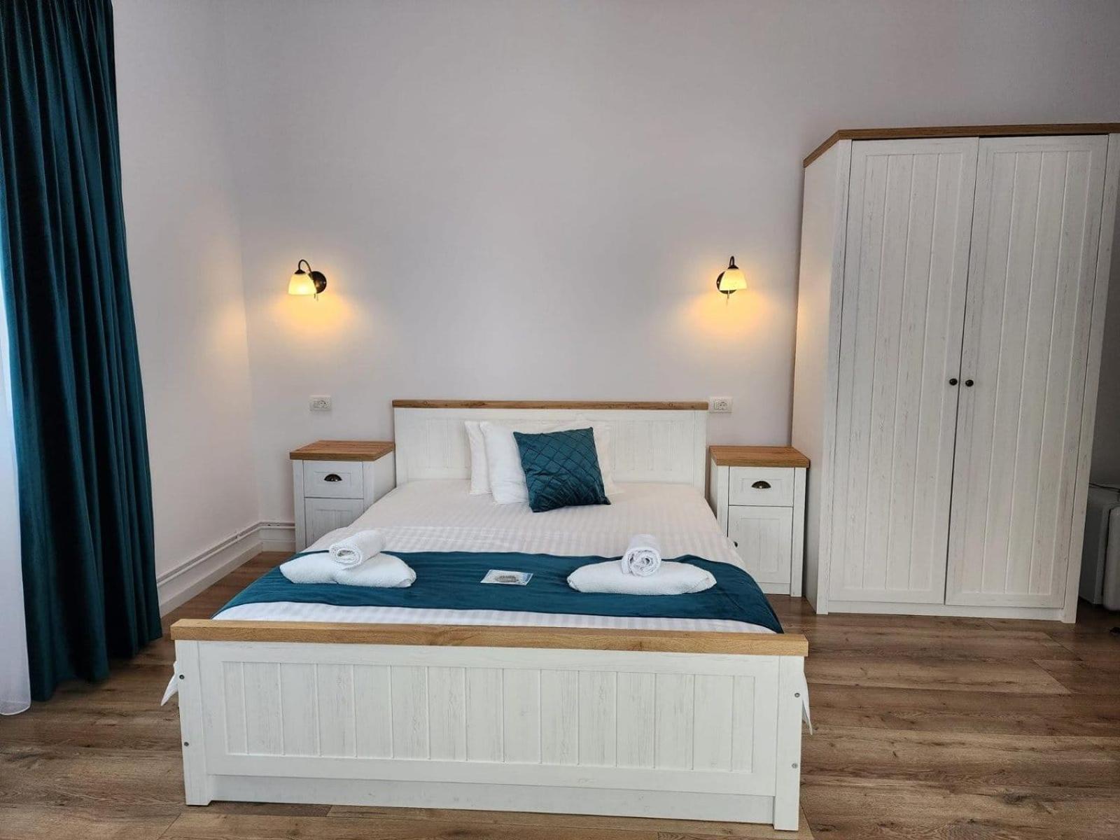 Single Room with Private Bathroom photo 1