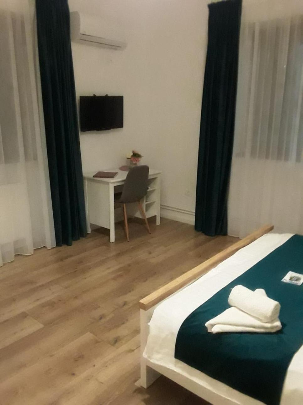 Double Room with Private Bathroom photo 1