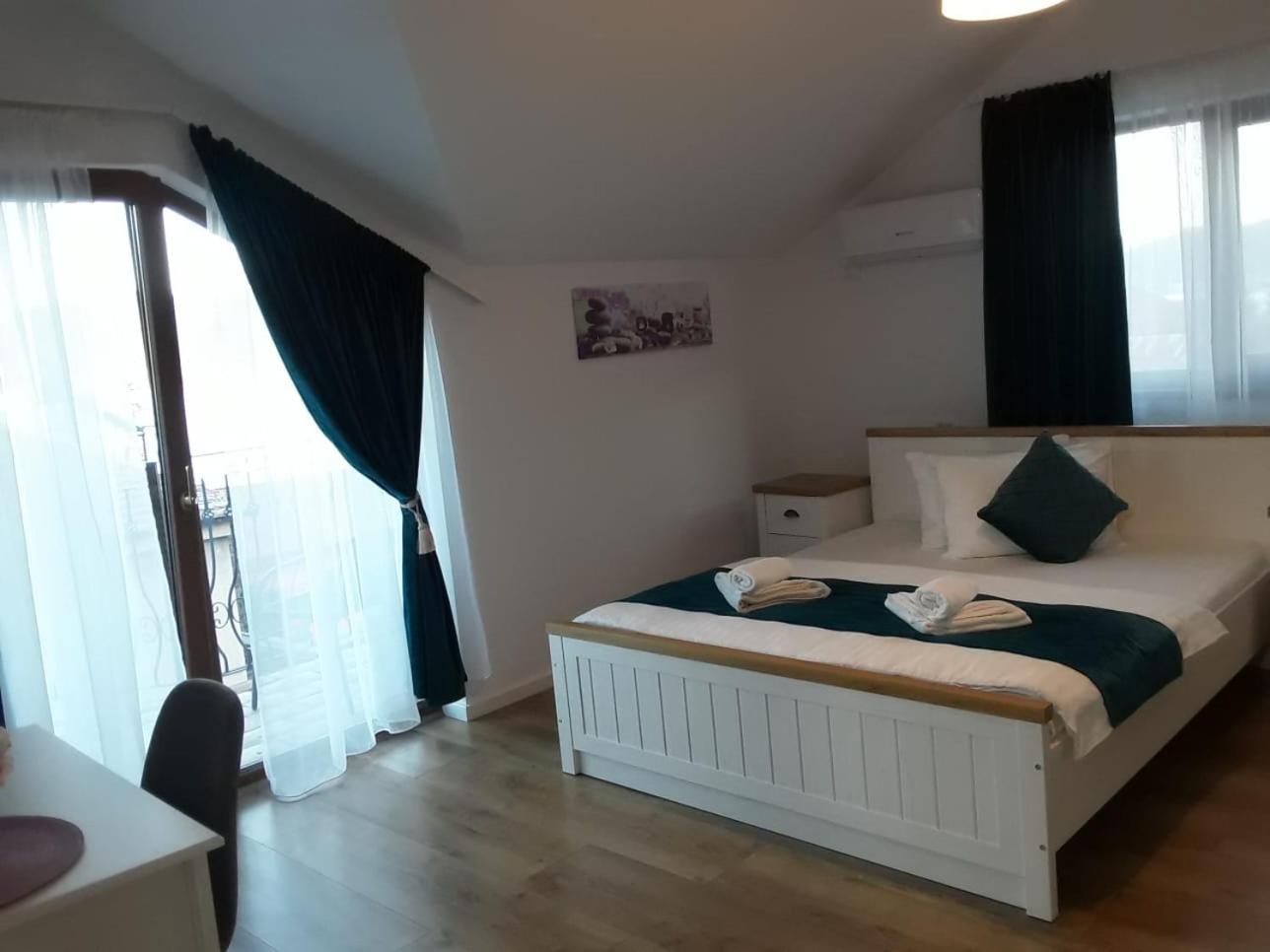 Double Room with Private Bathroom photo 2