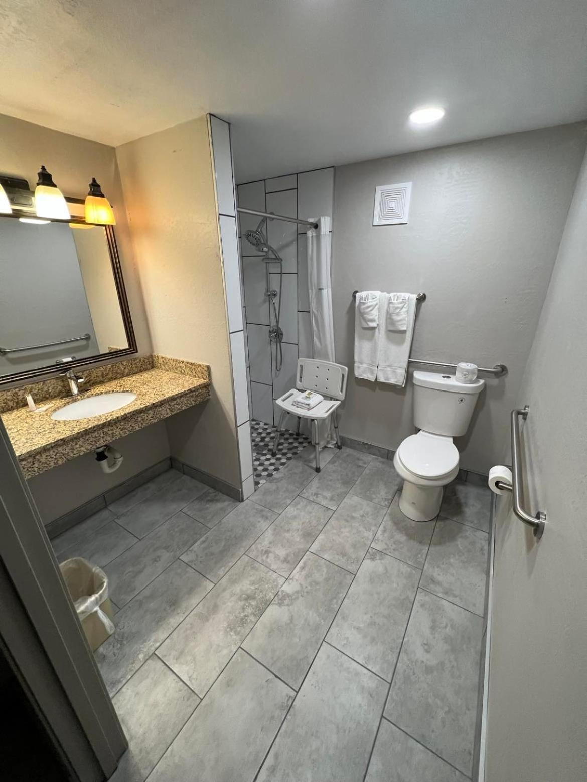 King Room - Disability Access/Non-Smoking (No Pets Allowed) - Photo 2