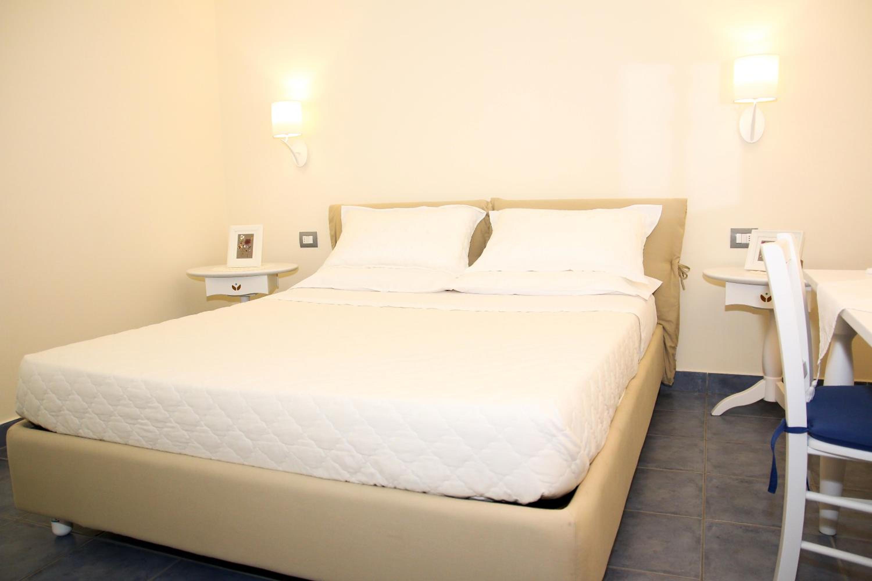 Single Room with Private External Bathroom photo 1