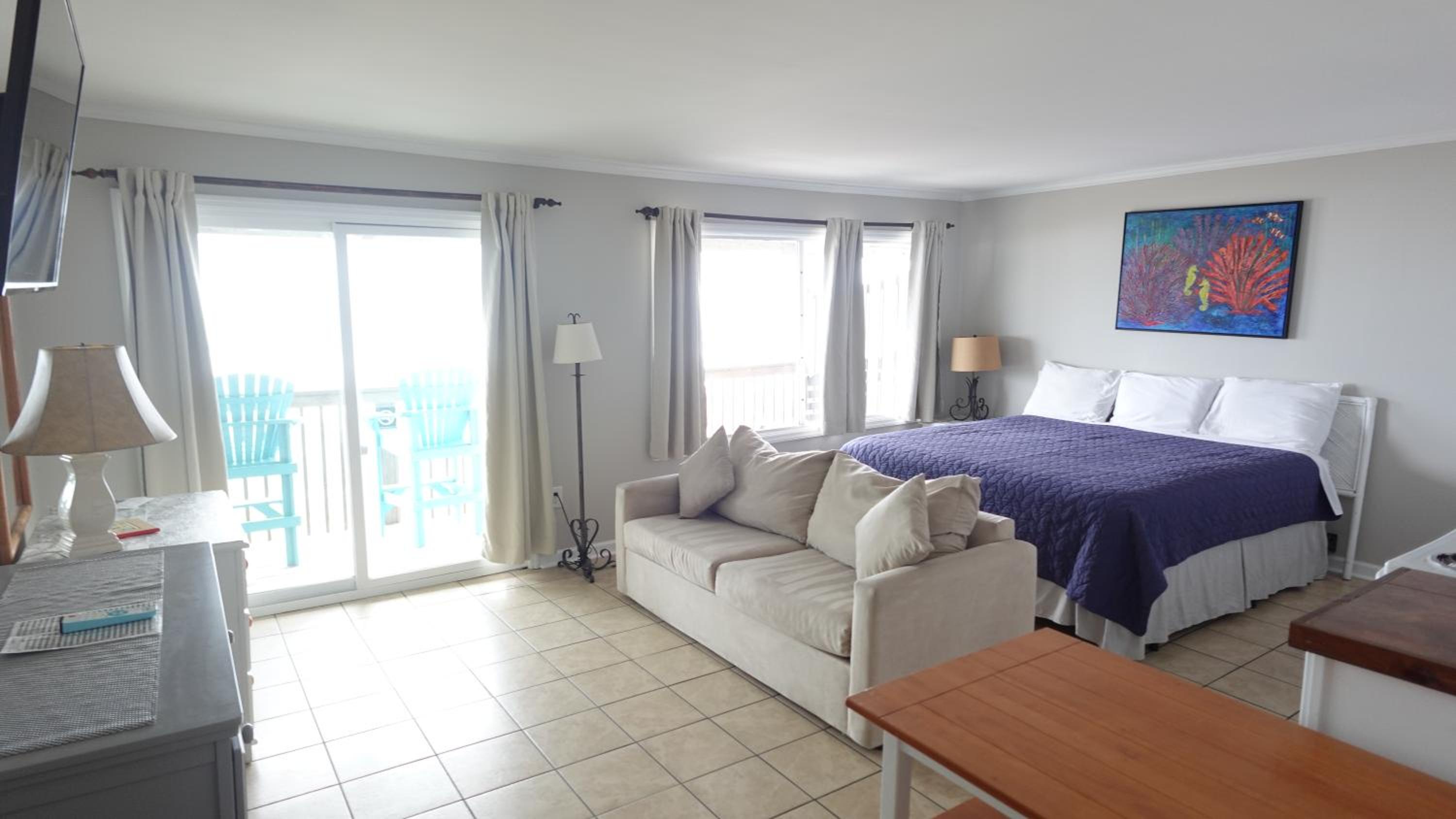Deluxe King Suite photo 2