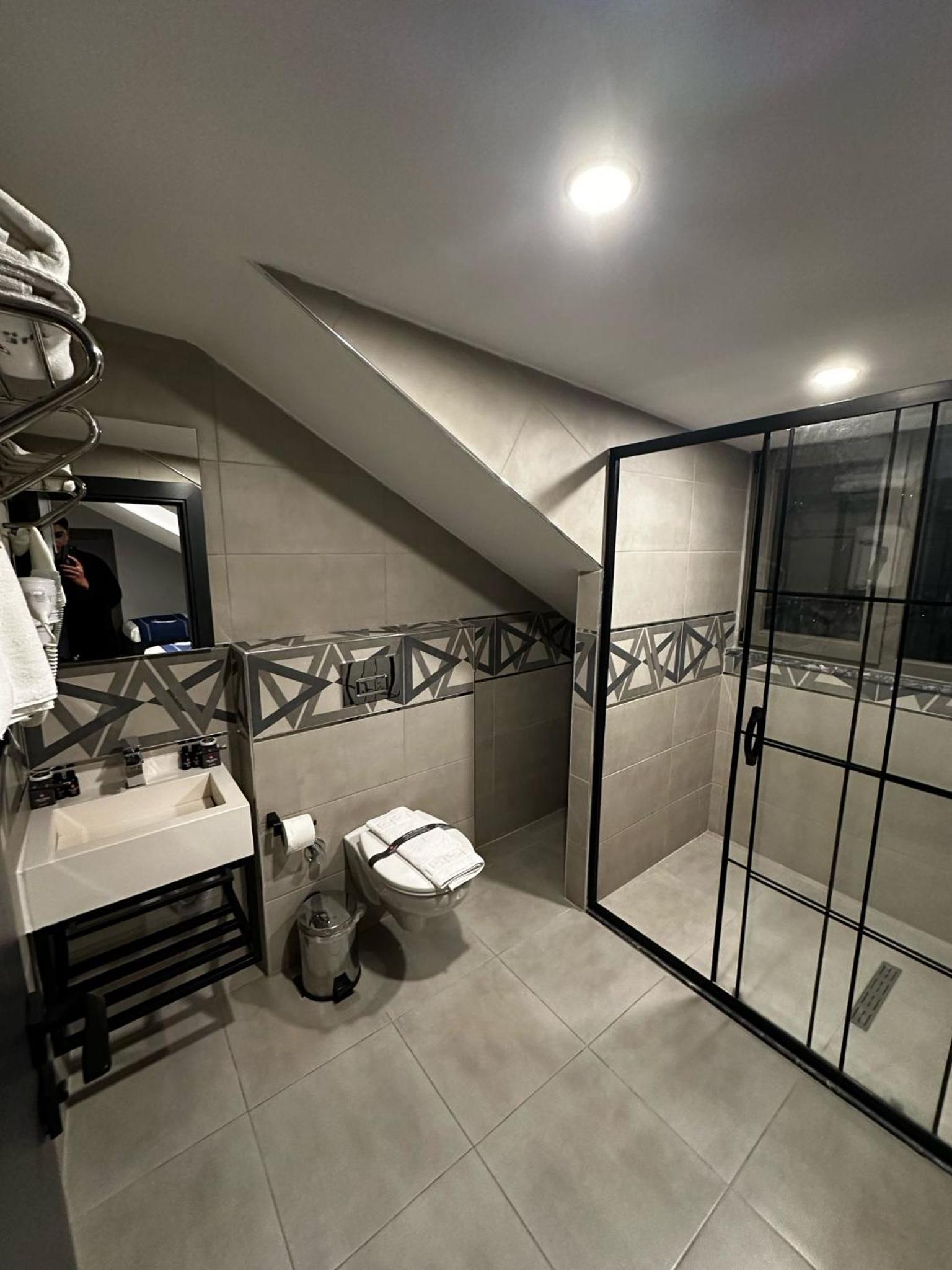 Family Room with Balcony - Photo 4