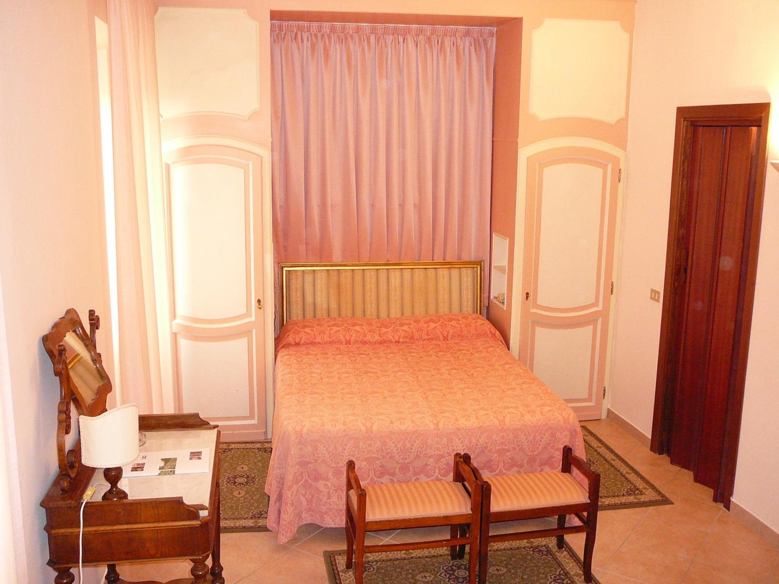 Standard Double/Twin Room photo 3