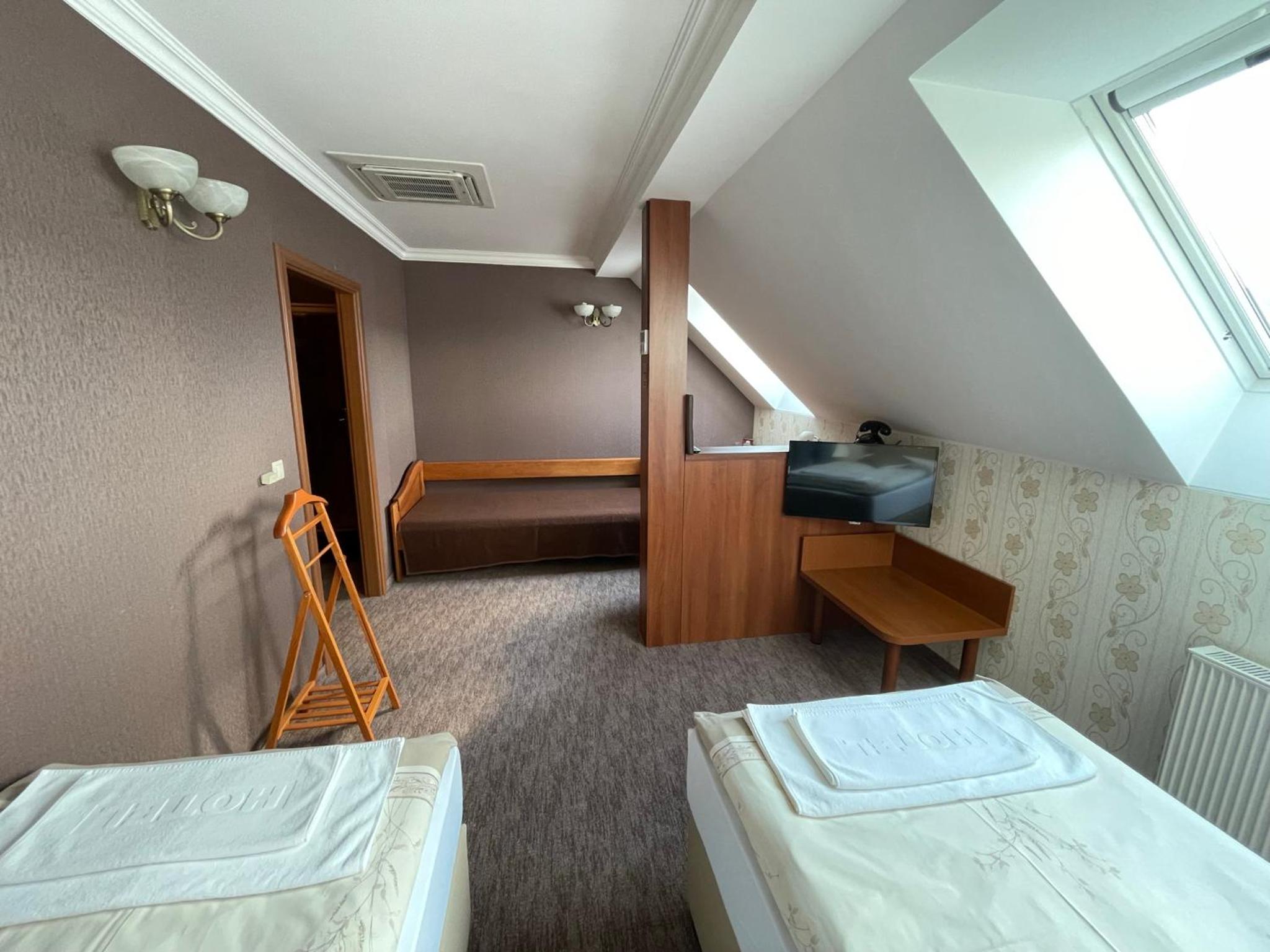 Comfort Triple Room - Photo 12