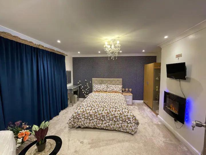 Double Room with Private External Bathroom