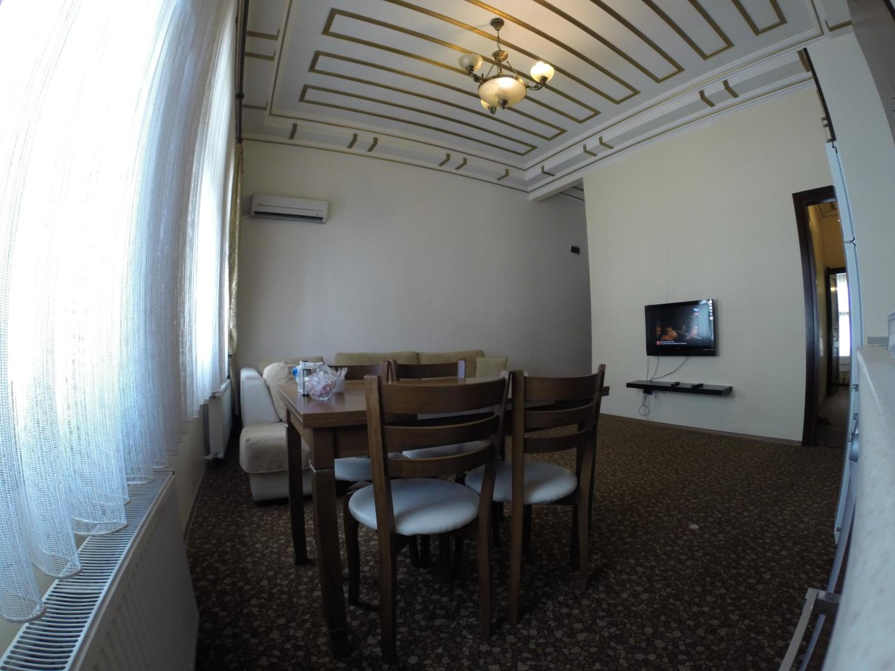 Deluxe Suite photo 2