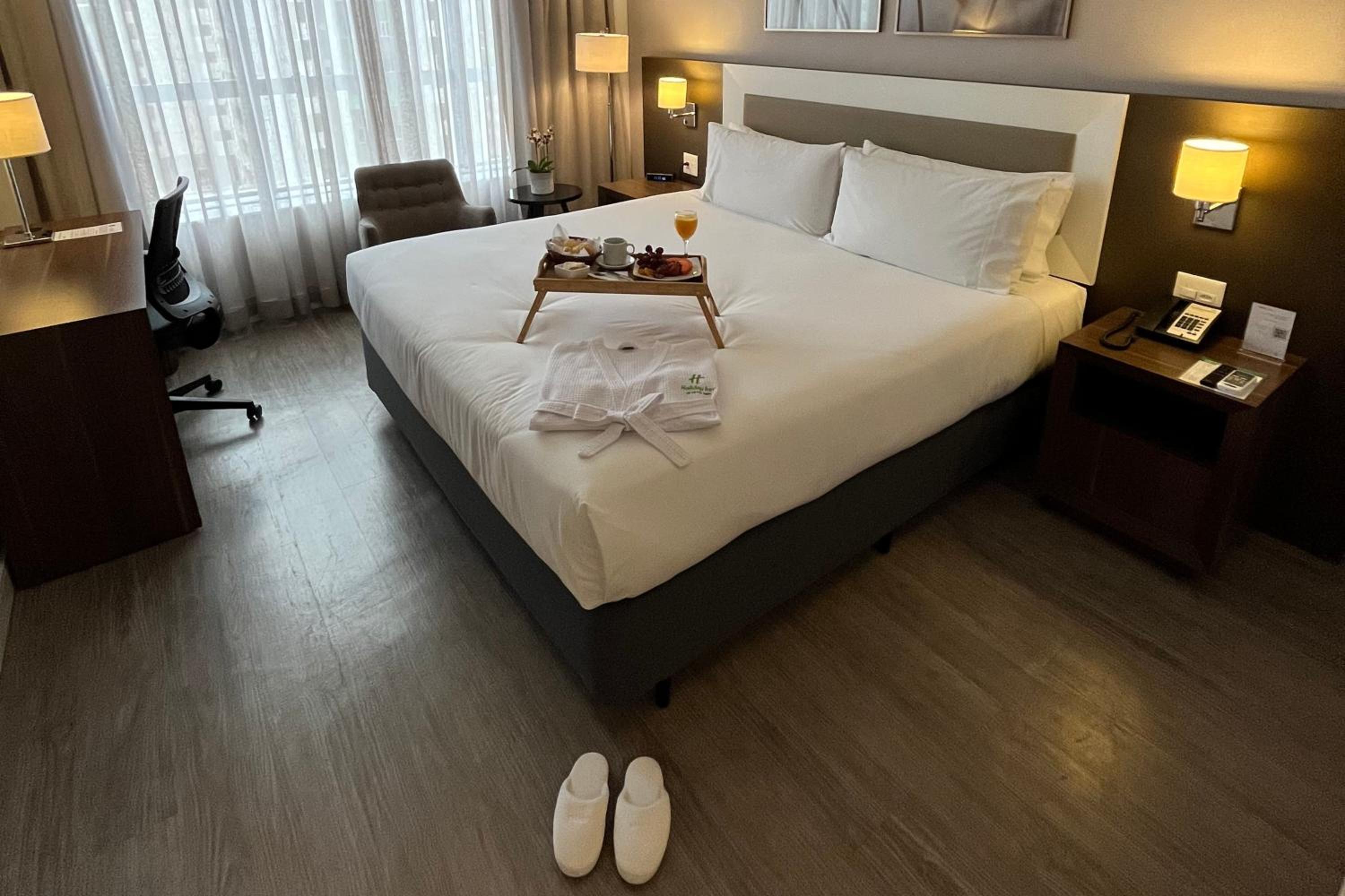 Premium King Room photo 2