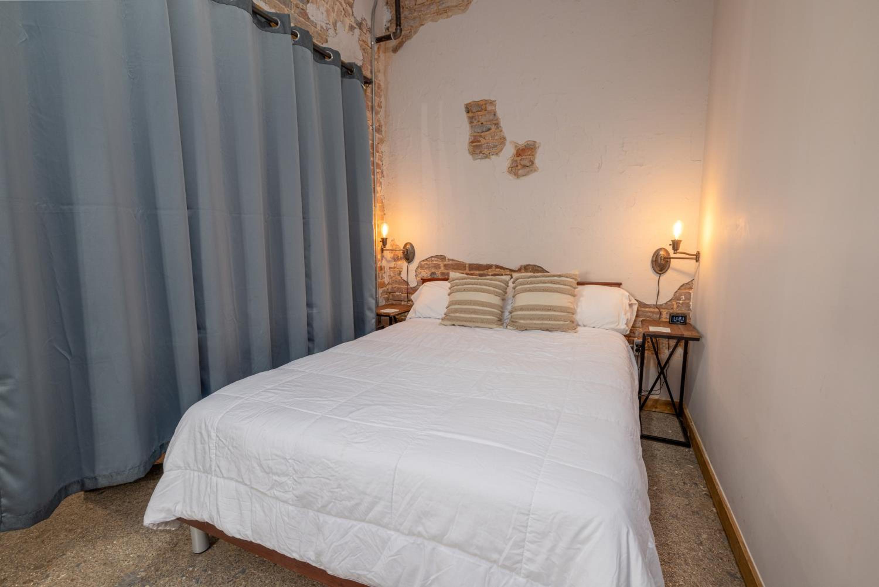 Deluxe Queen Suite